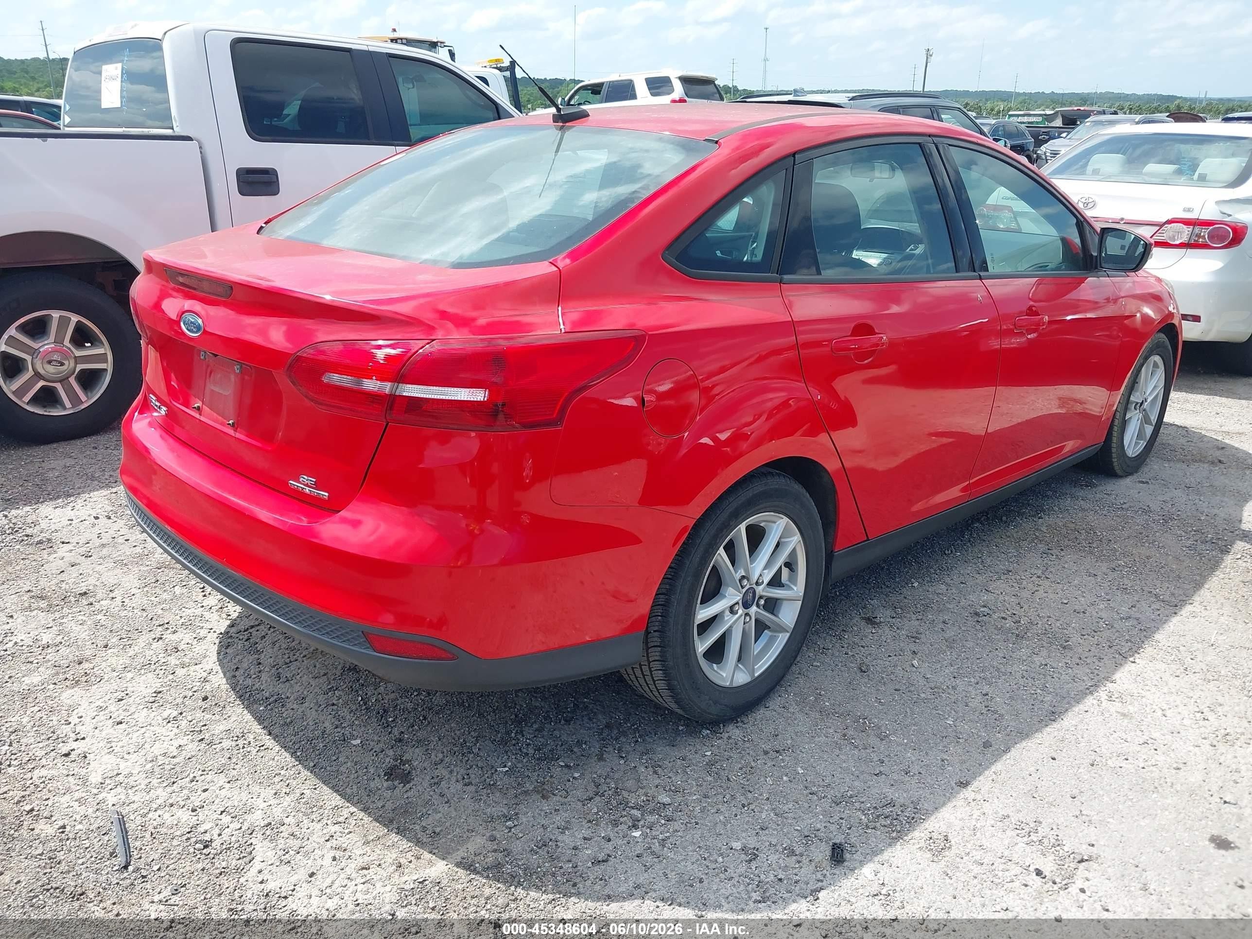 2015 Ford Focus Se Red vin: 1FADP3F27FL305984