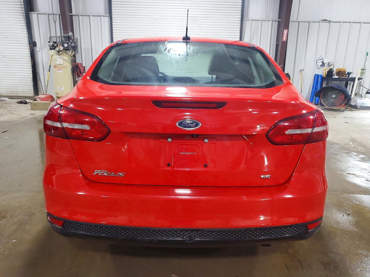 2015 Ford Focus Se Red vin: 1FADP3F27FL312790