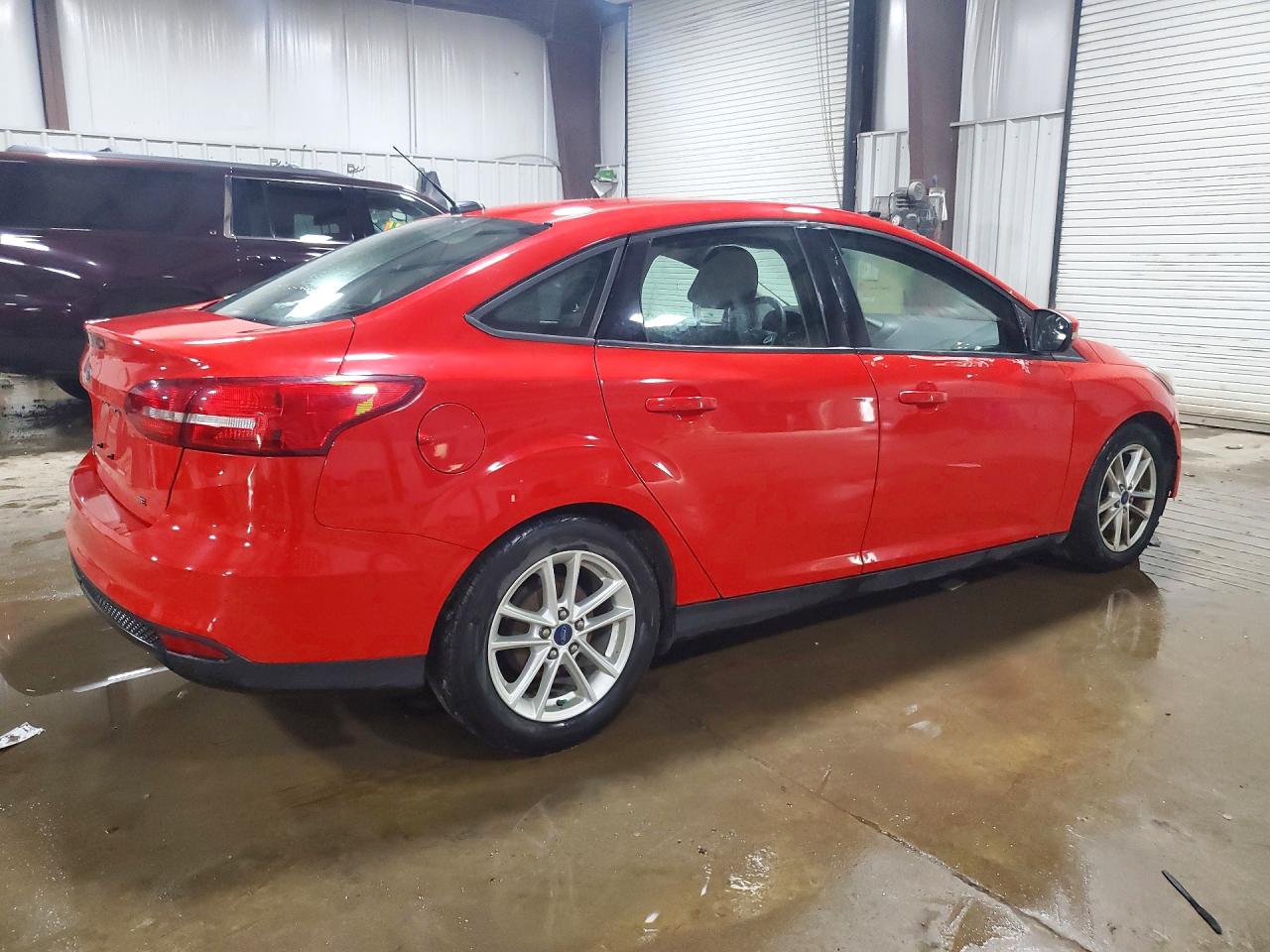 2015 Ford Focus Se Red vin: 1FADP3F27FL312790