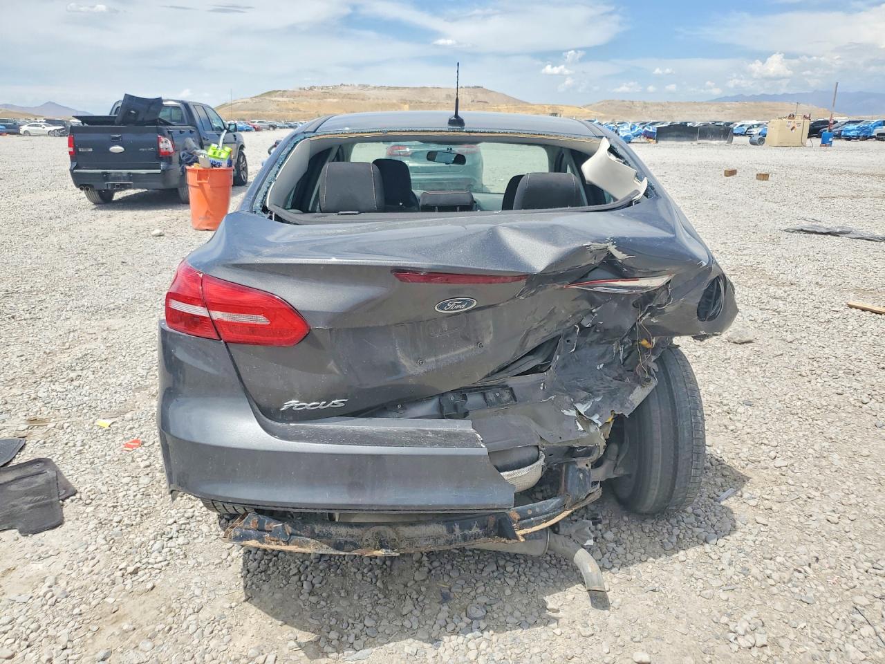 2015 Ford Focus Se Charcoal vin: 1FADP3F27FL316547