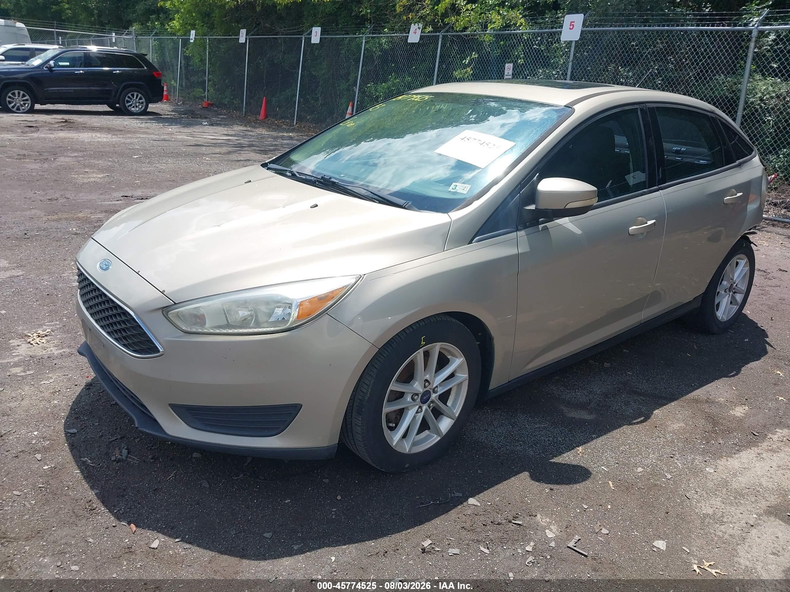 2015 Ford Focus Se Champagne vin: 1FADP3F27FL317049