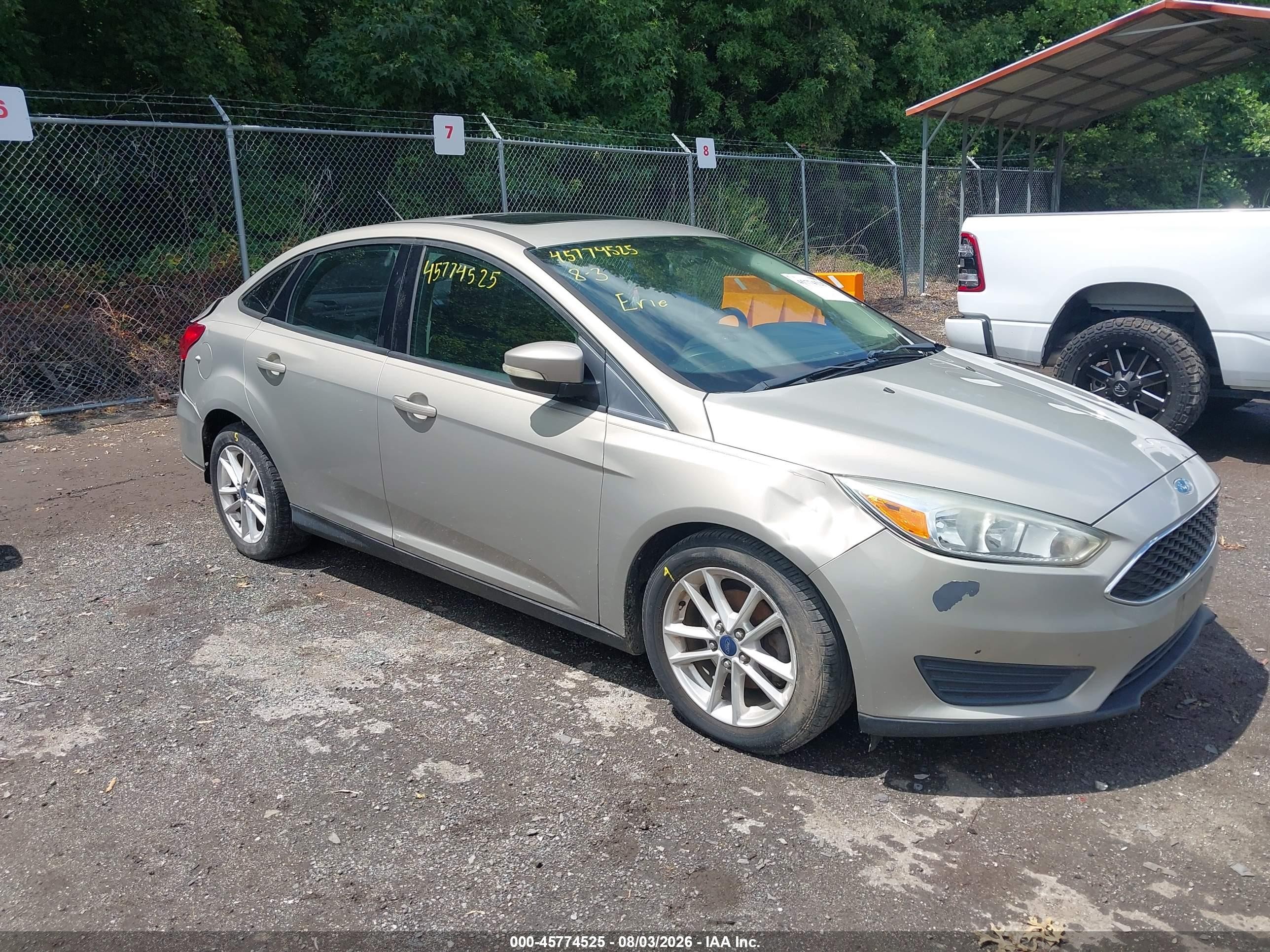 2015 Ford Focus Se Champagne vin: 1FADP3F27FL317049