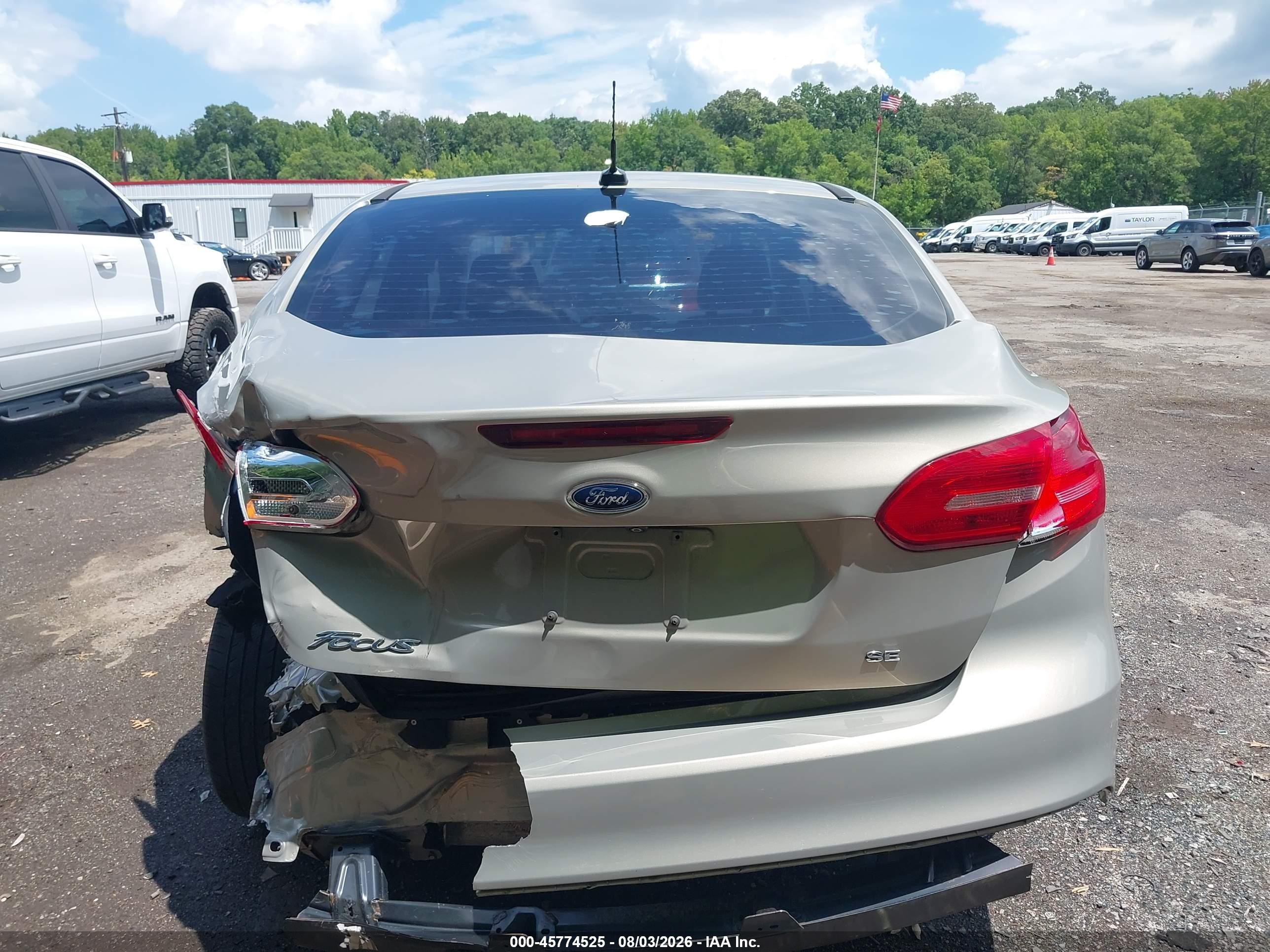2015 Ford Focus Se Champagne vin: 1FADP3F27FL317049
