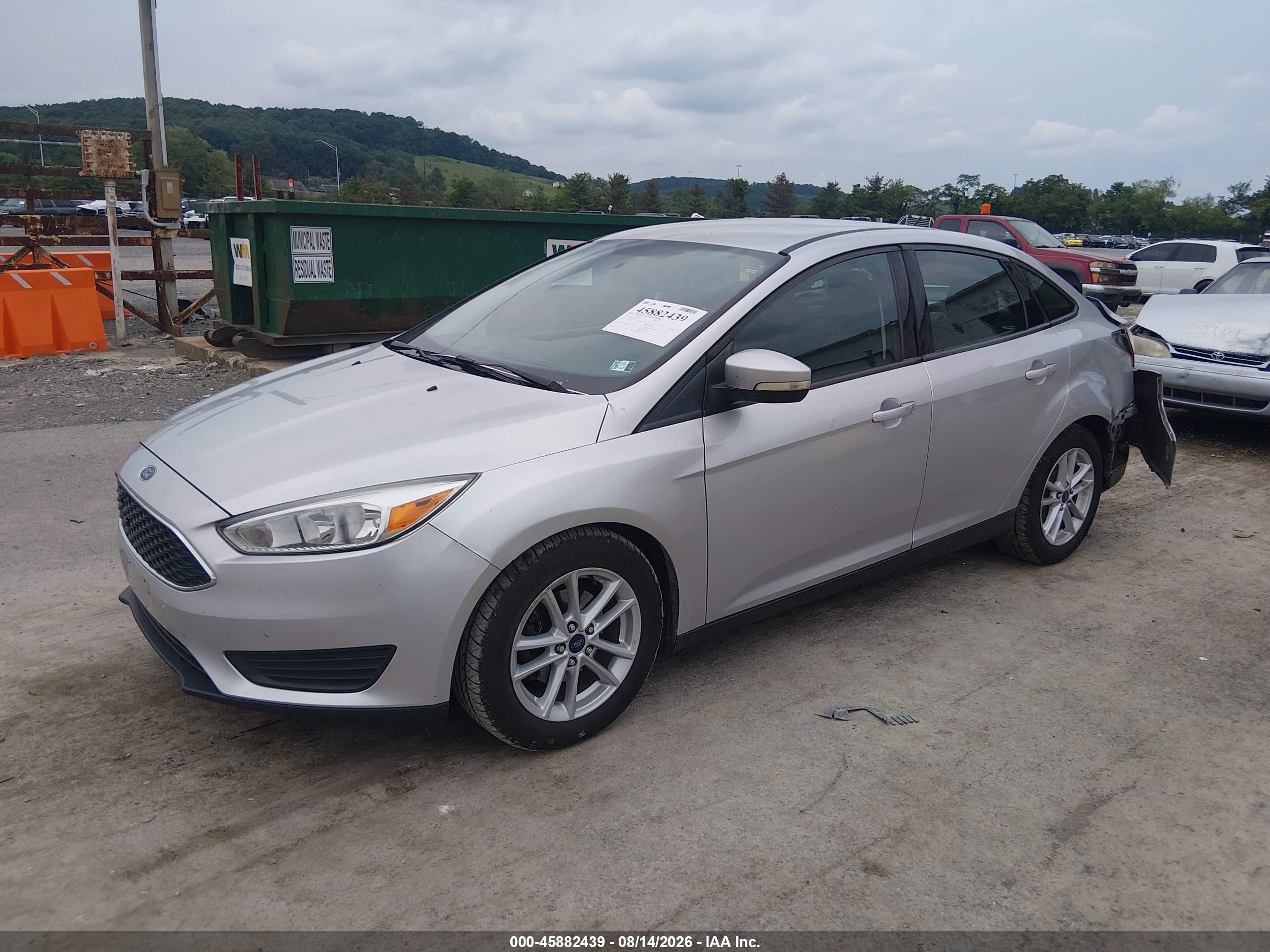 2015 Ford Focus Se Серебряный vin: 1FADP3F27FL329363