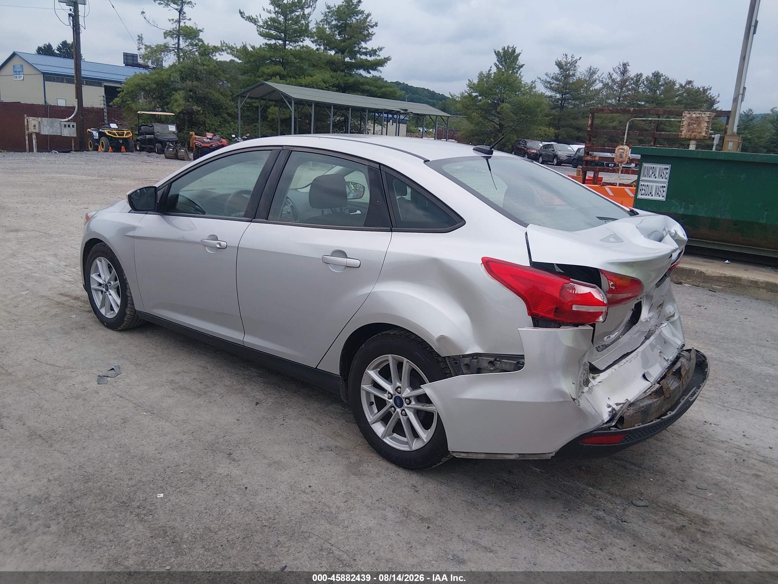 2015 Ford Focus Se Серебряный vin: 1FADP3F27FL329363