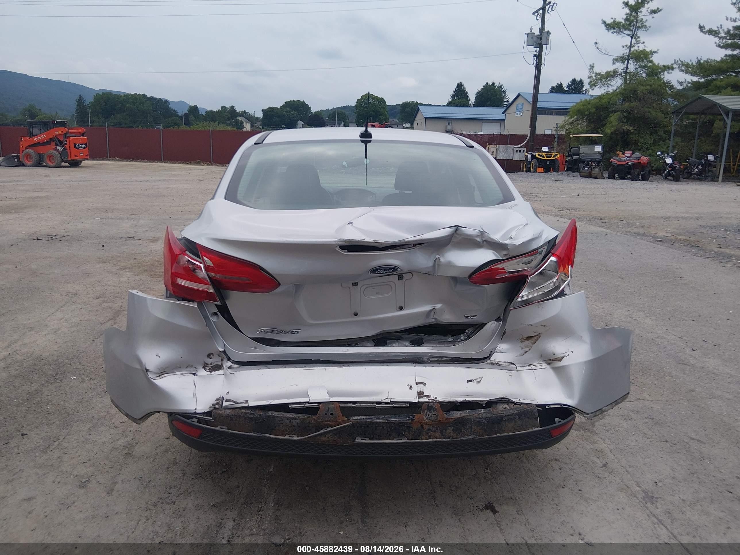 2015 Ford Focus Se Серебряный vin: 1FADP3F27FL329363