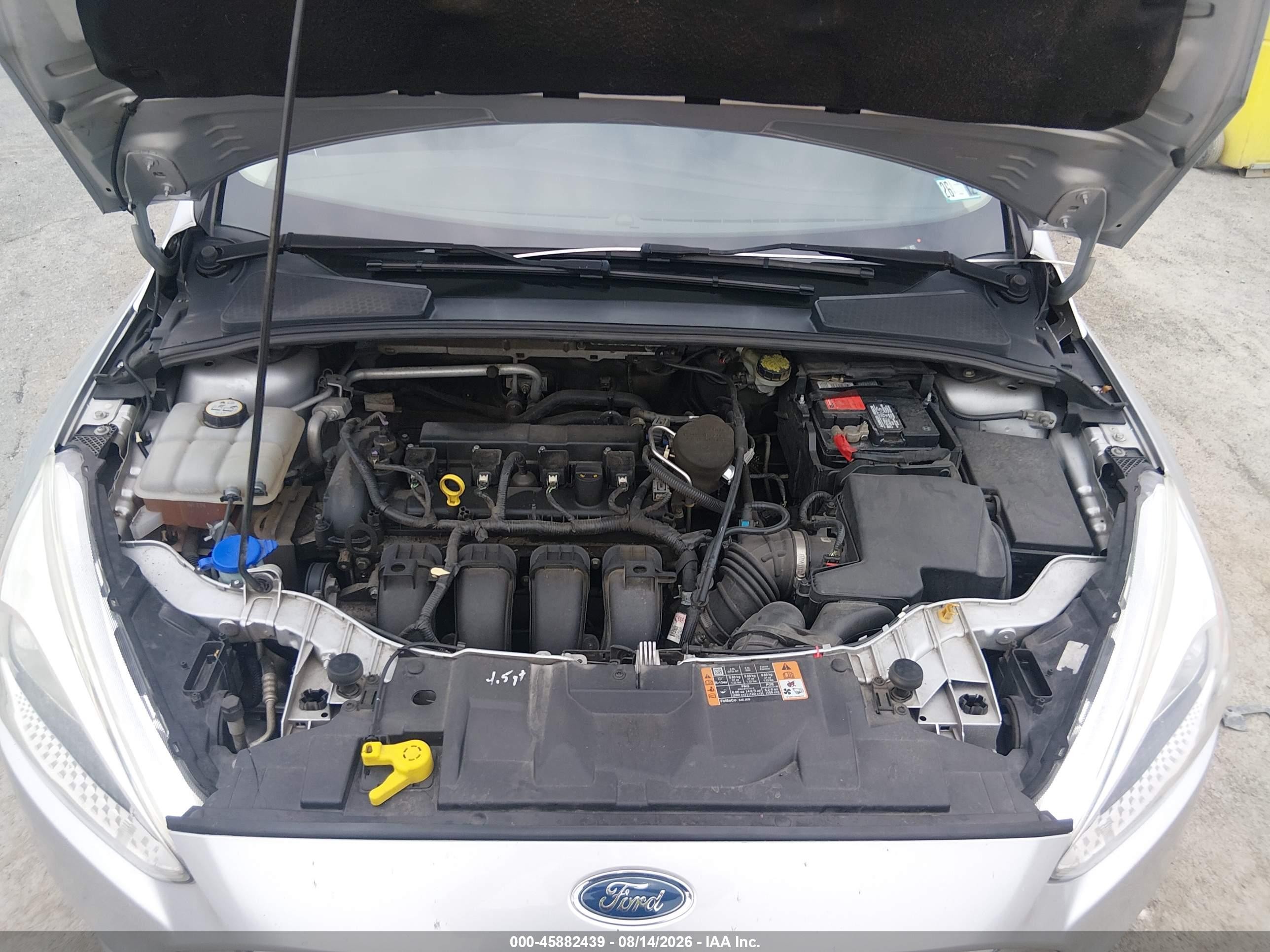 2015 Ford Focus Se Серебряный vin: 1FADP3F27FL329363