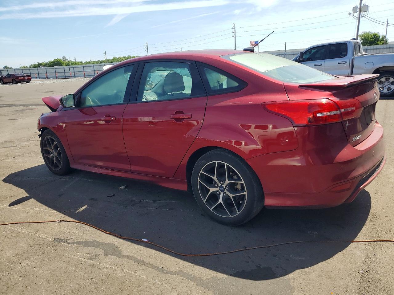 2015 Ford Focus Se Red vin: 1FADP3F27FL333400
