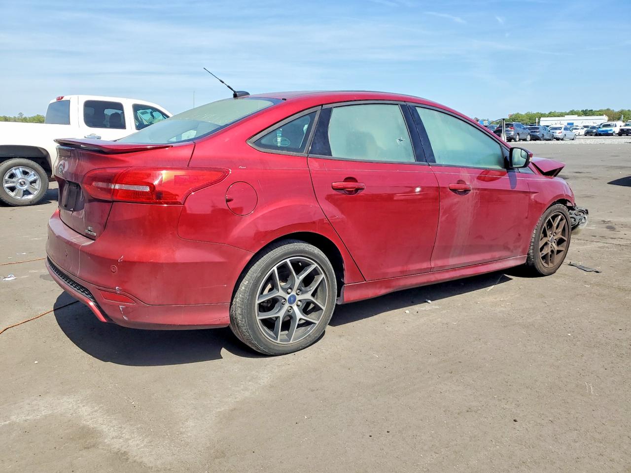 2015 Ford Focus Se Red vin: 1FADP3F27FL333400