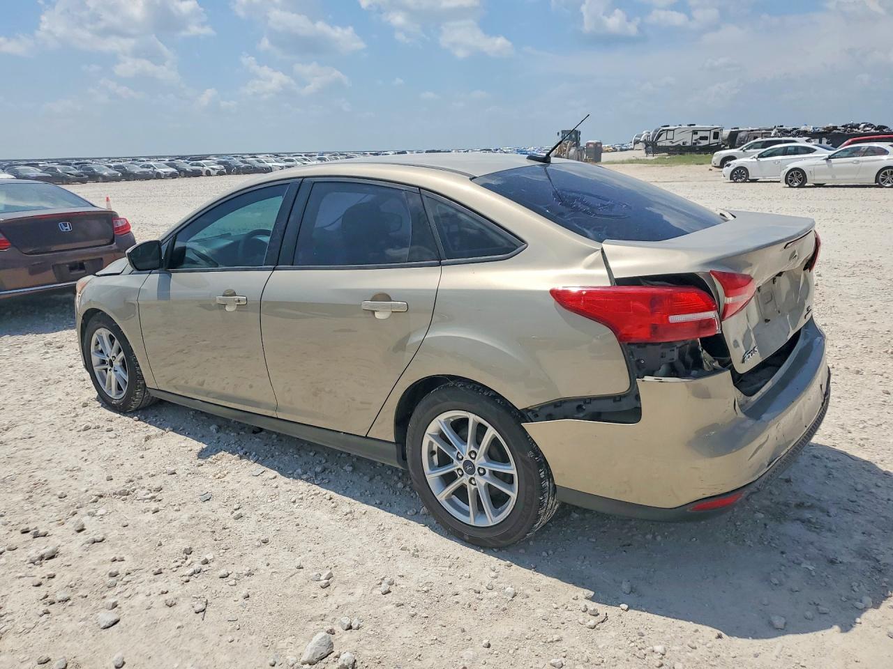 2015 Ford Focus Se Beige vin: 1FADP3F27FL345028