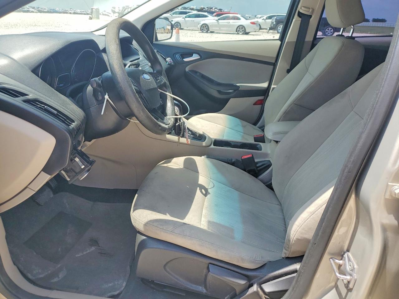 2015 Ford Focus Se Beige vin: 1FADP3F27FL345028