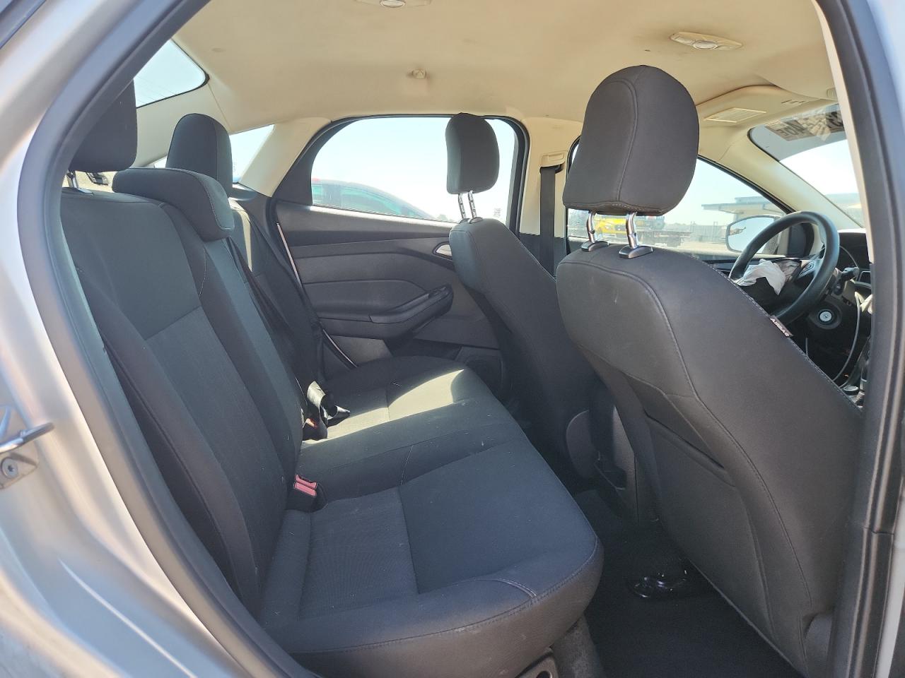 2015 Ford Focus Se Silver vin: 1FADP3F27FL376392