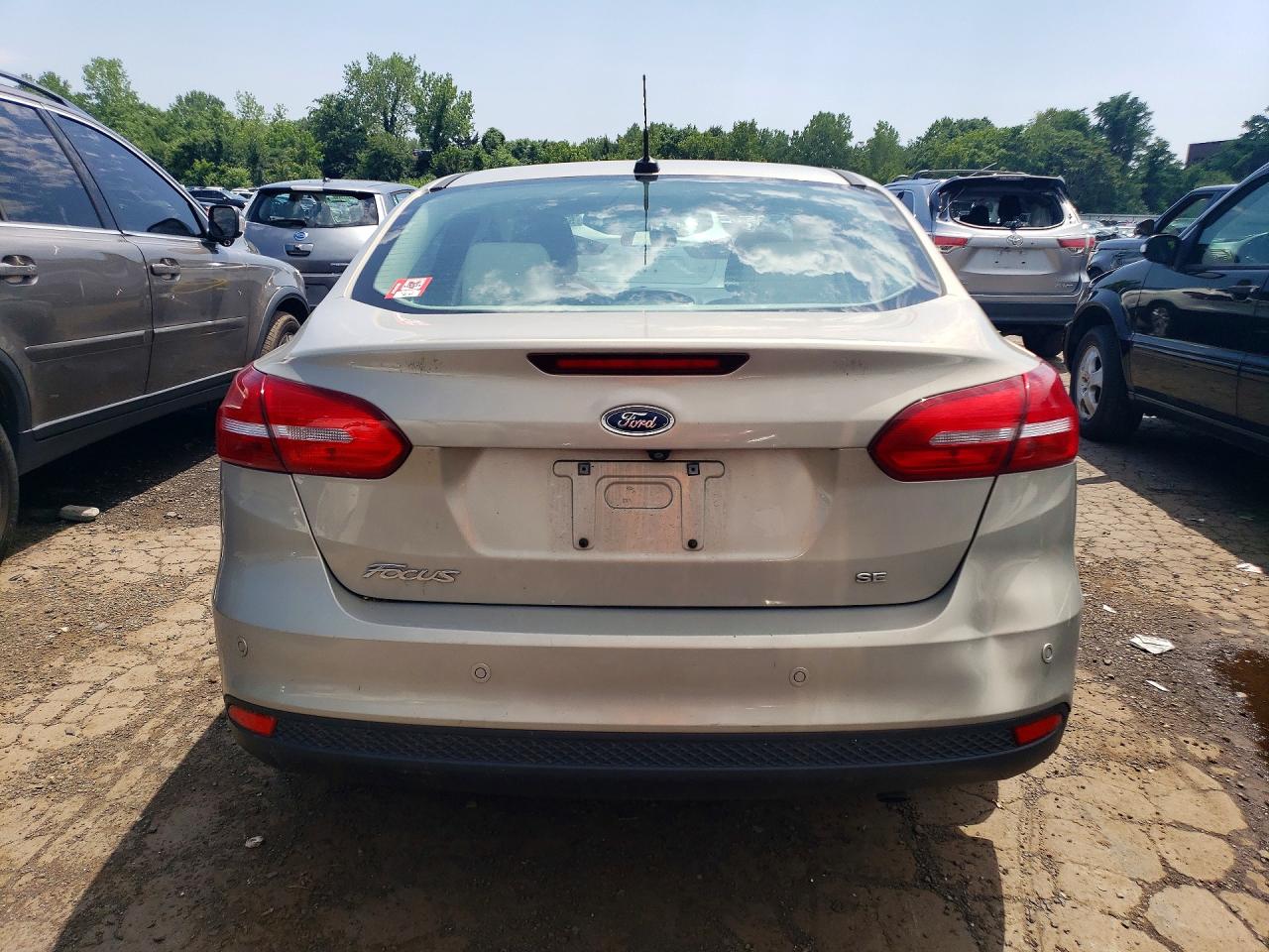 2015 Ford Focus Se Tan vin: 1FADP3F27FL377865