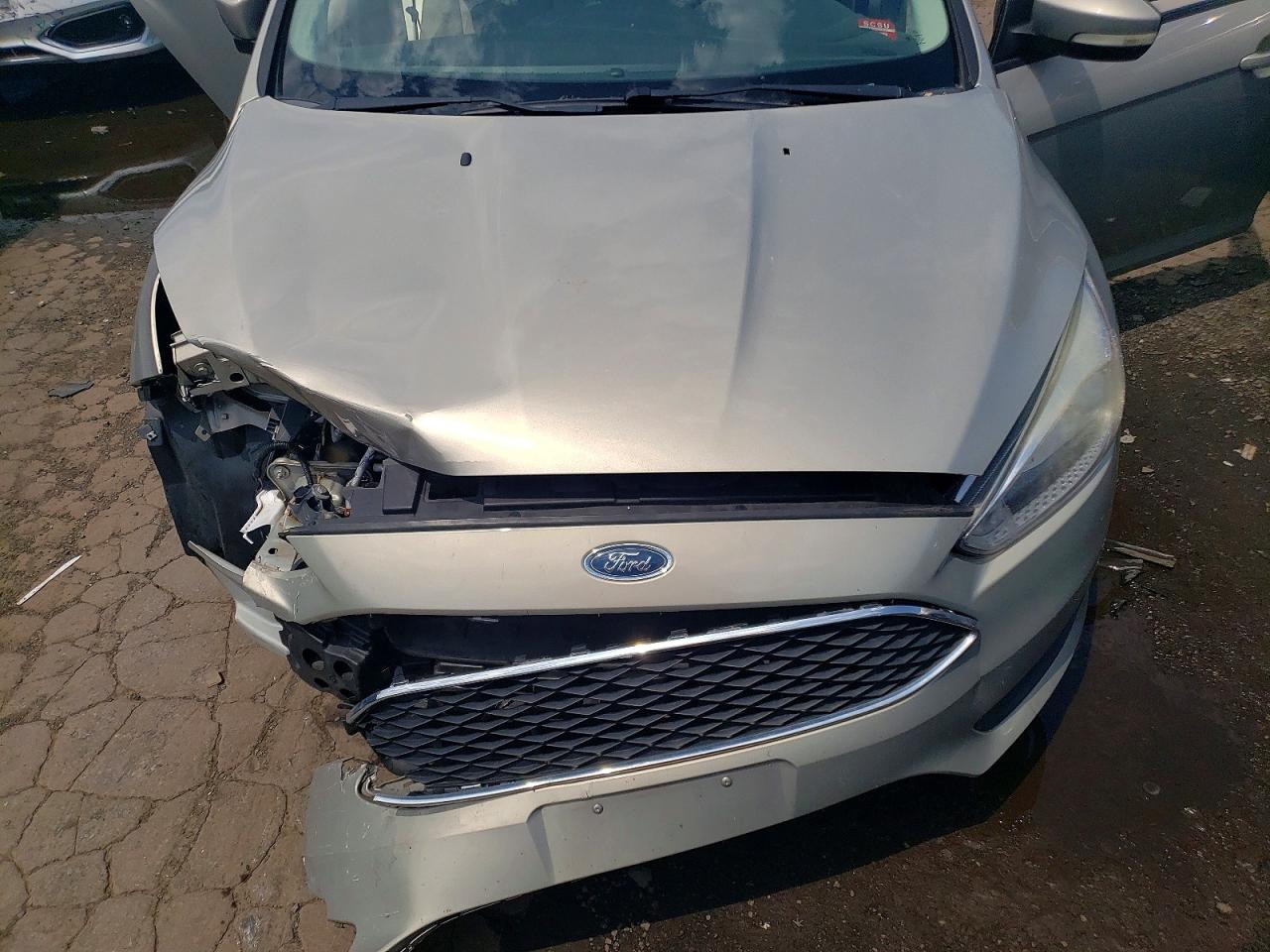2015 Ford Focus Se Tan vin: 1FADP3F27FL377865