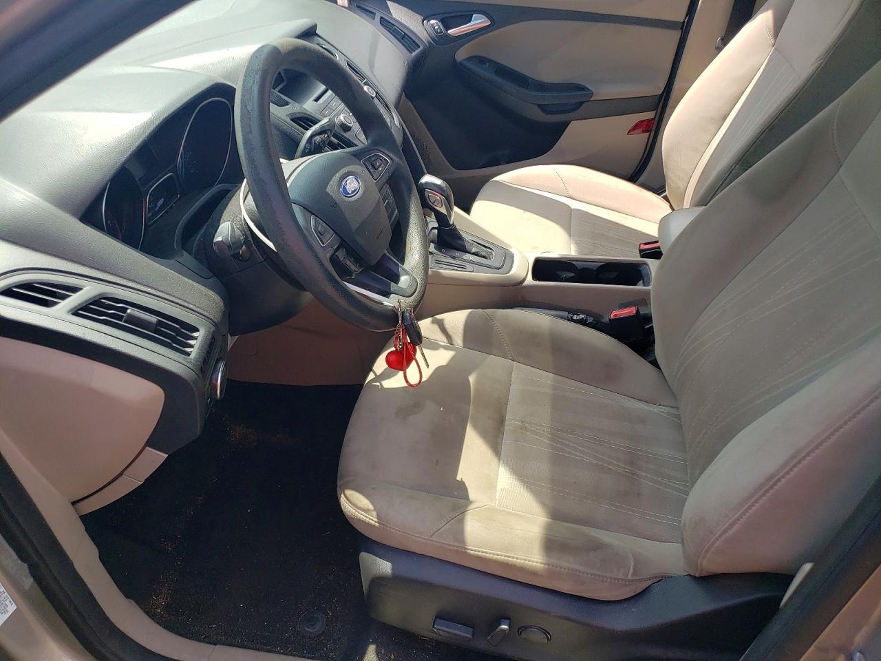 2015 Ford Focus Se Tan vin: 1FADP3F27FL377865