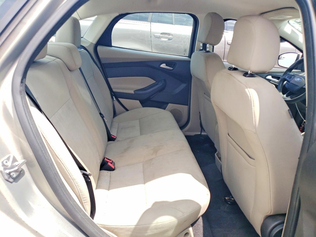 2015 Ford Focus Se Tan vin: 1FADP3F27FL377865