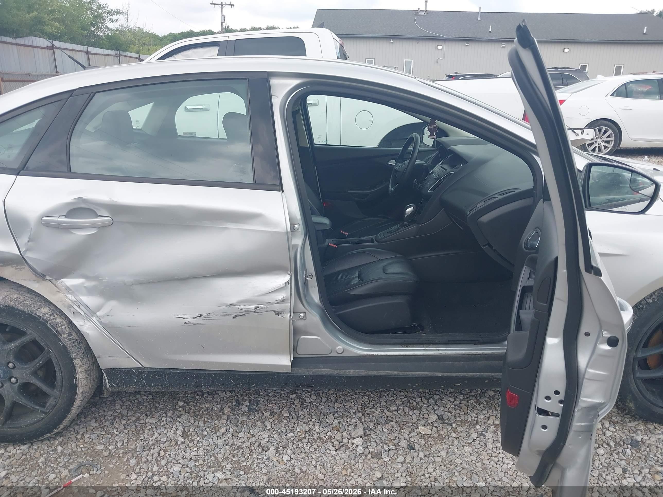 2016 Ford Focus Se Silver vin: 1FADP3F27GL318834