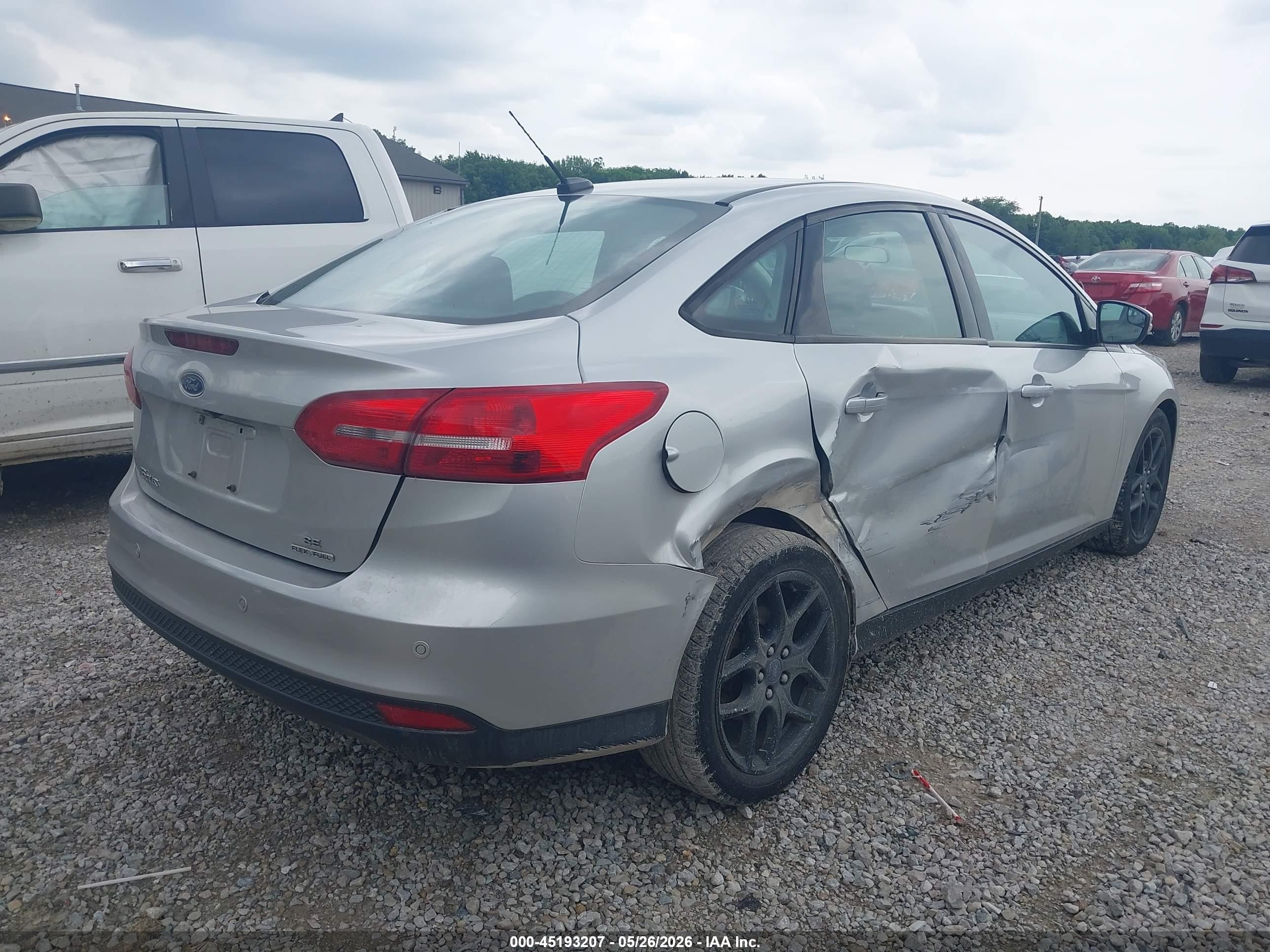 2016 Ford Focus Se Silver vin: 1FADP3F27GL318834