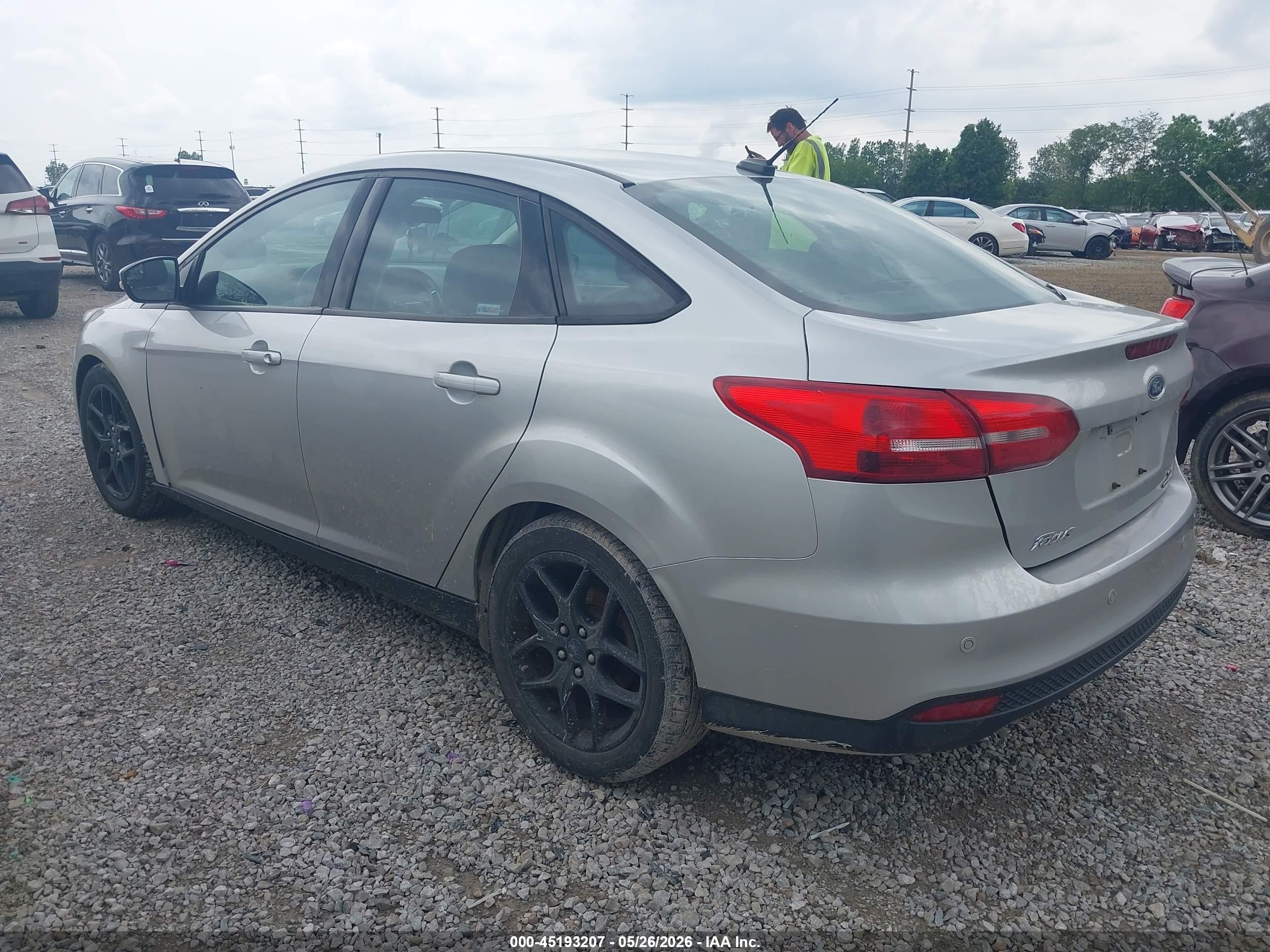 2016 Ford Focus Se Silver vin: 1FADP3F27GL318834