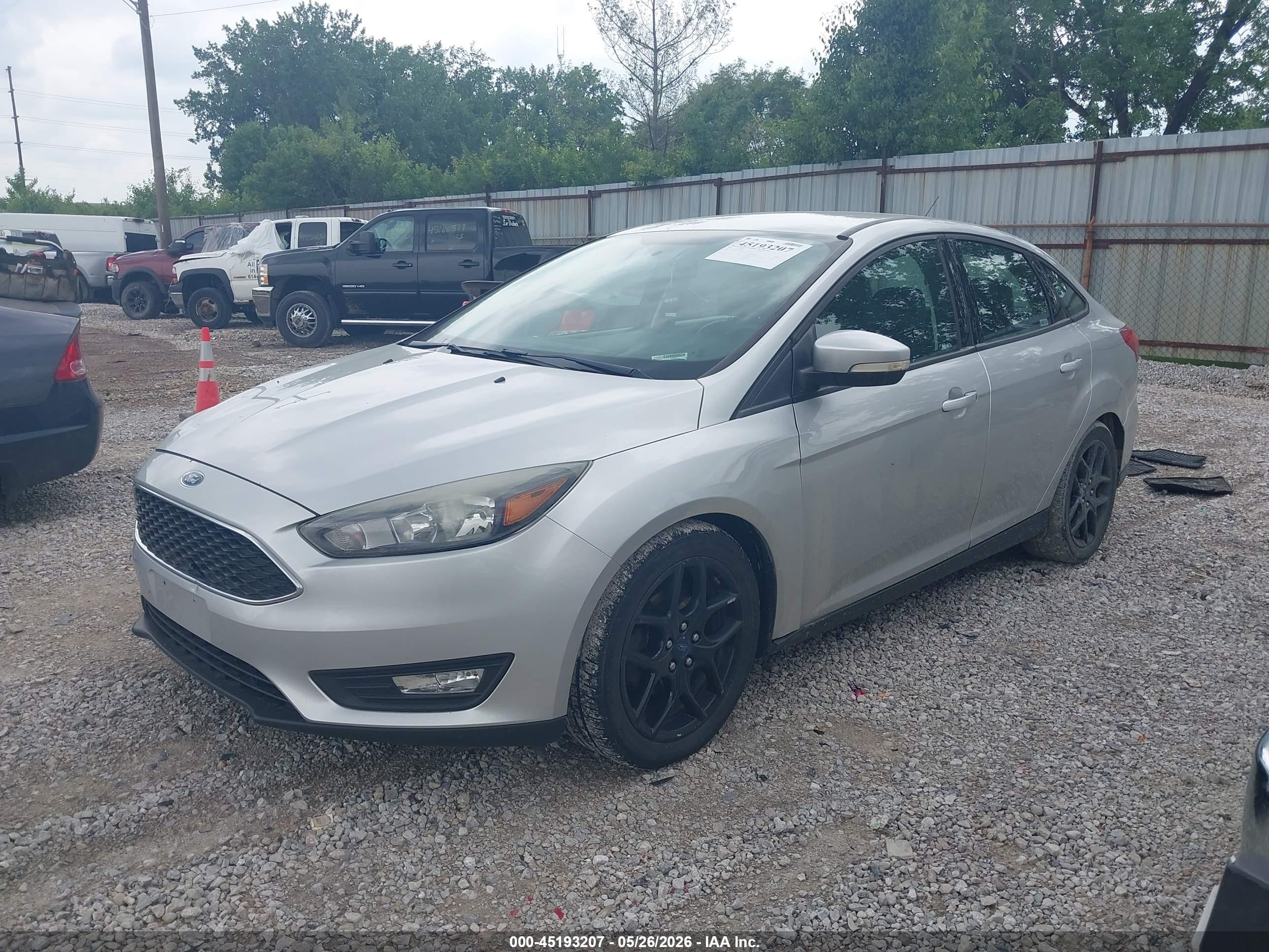 2016 Ford Focus Se Silver vin: 1FADP3F27GL318834