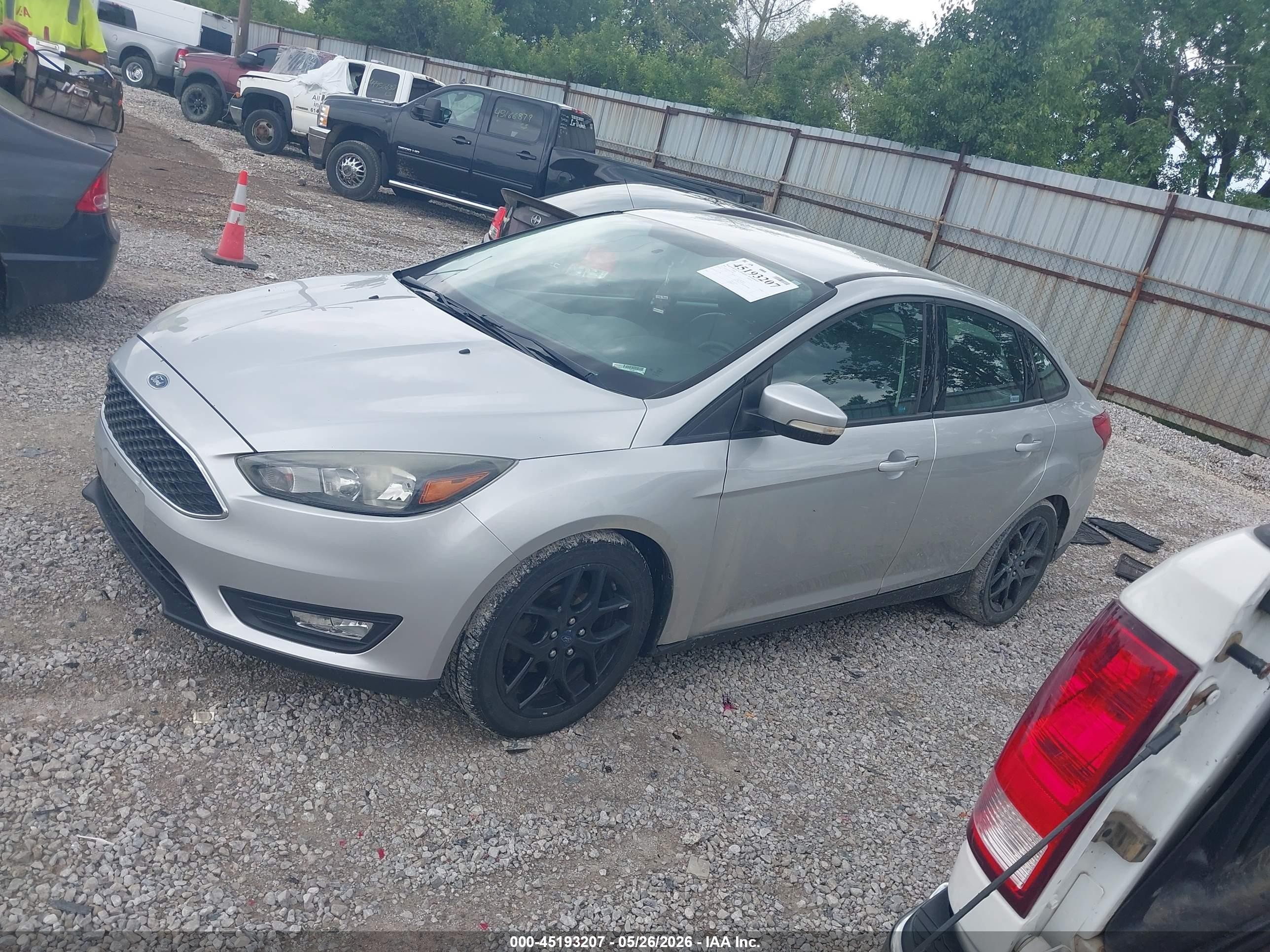 2016 Ford Focus Se Silver vin: 1FADP3F27GL318834