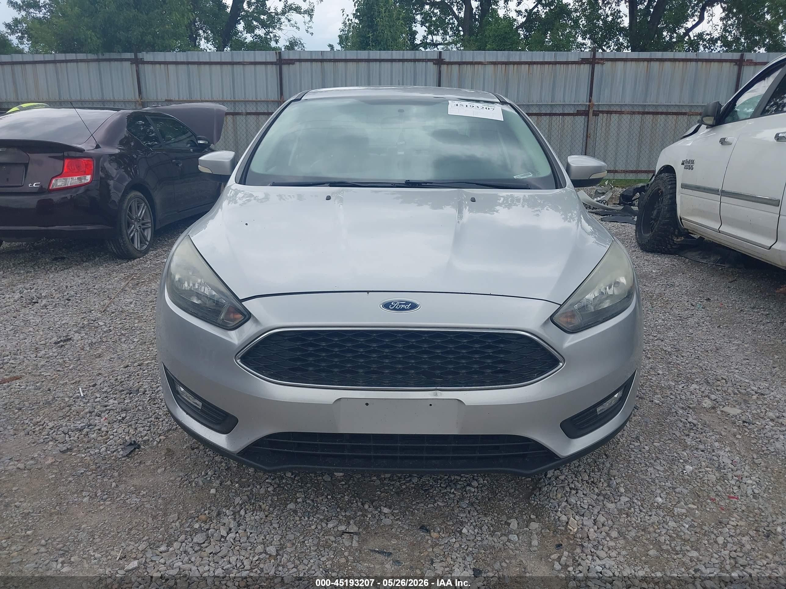 2016 Ford Focus Se Silver vin: 1FADP3F27GL318834