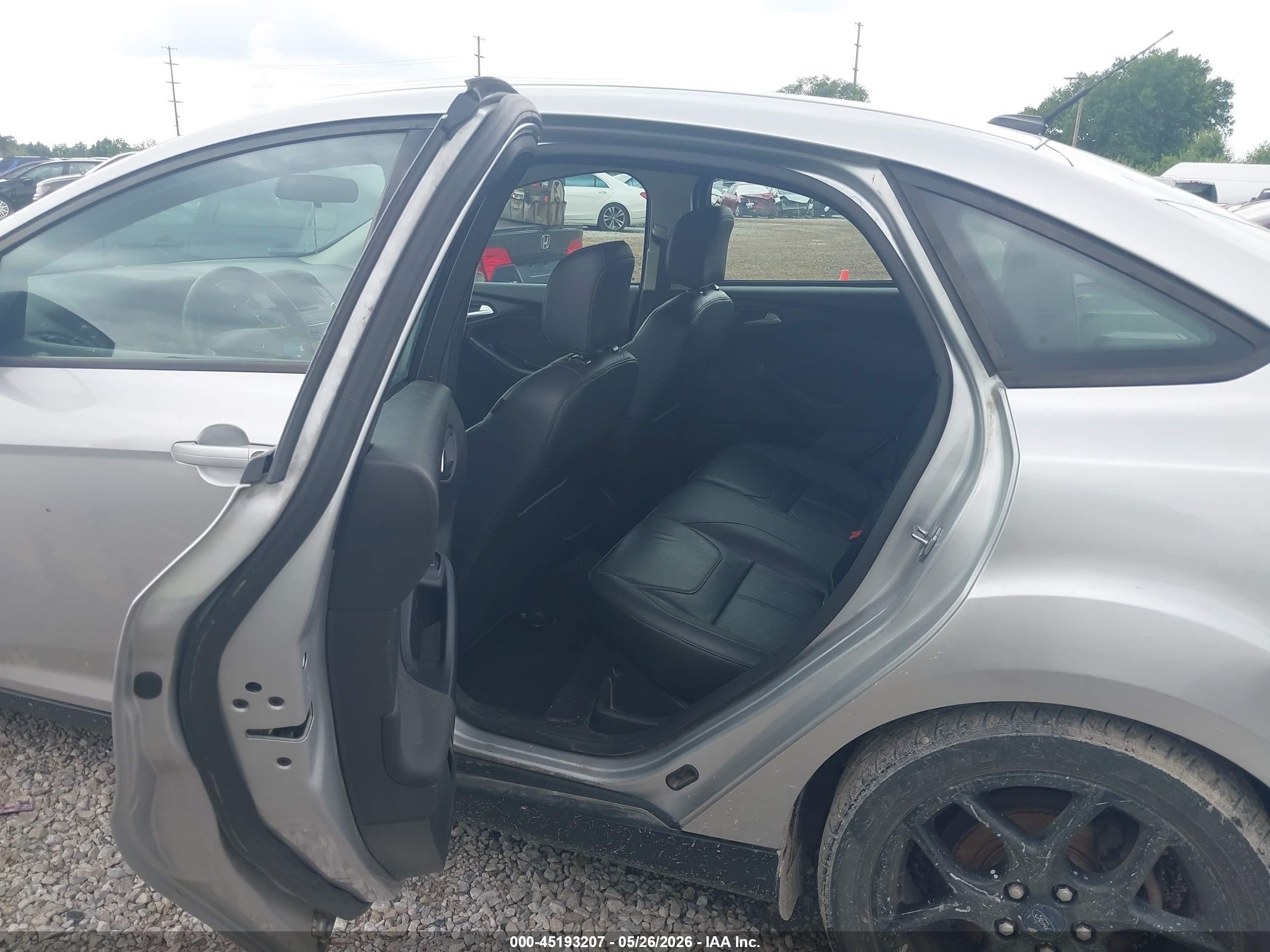 2016 Ford Focus Se Silver vin: 1FADP3F27GL318834