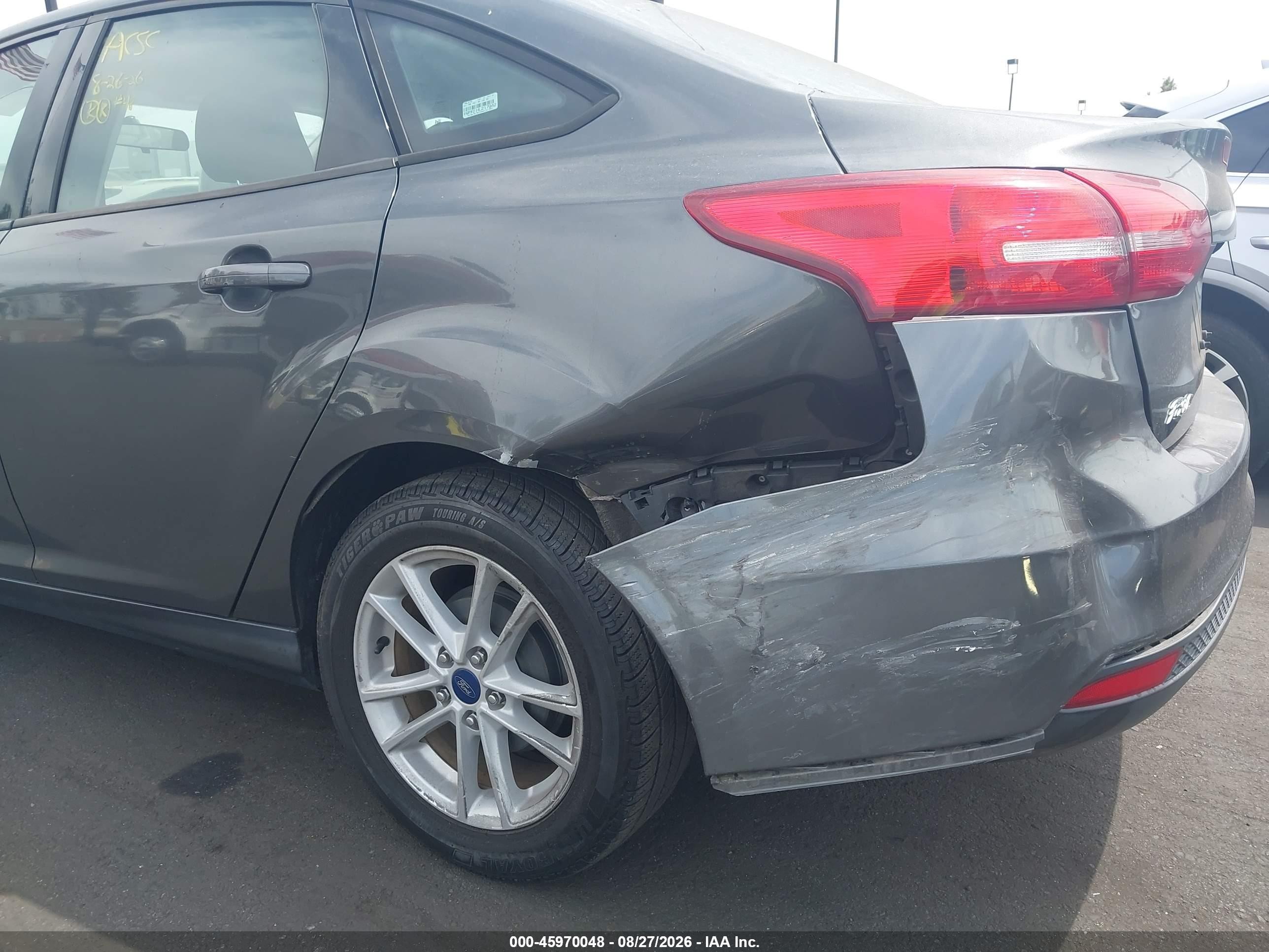 2017 Ford Focus Se Gray vin: 1FADP3F27HL217942