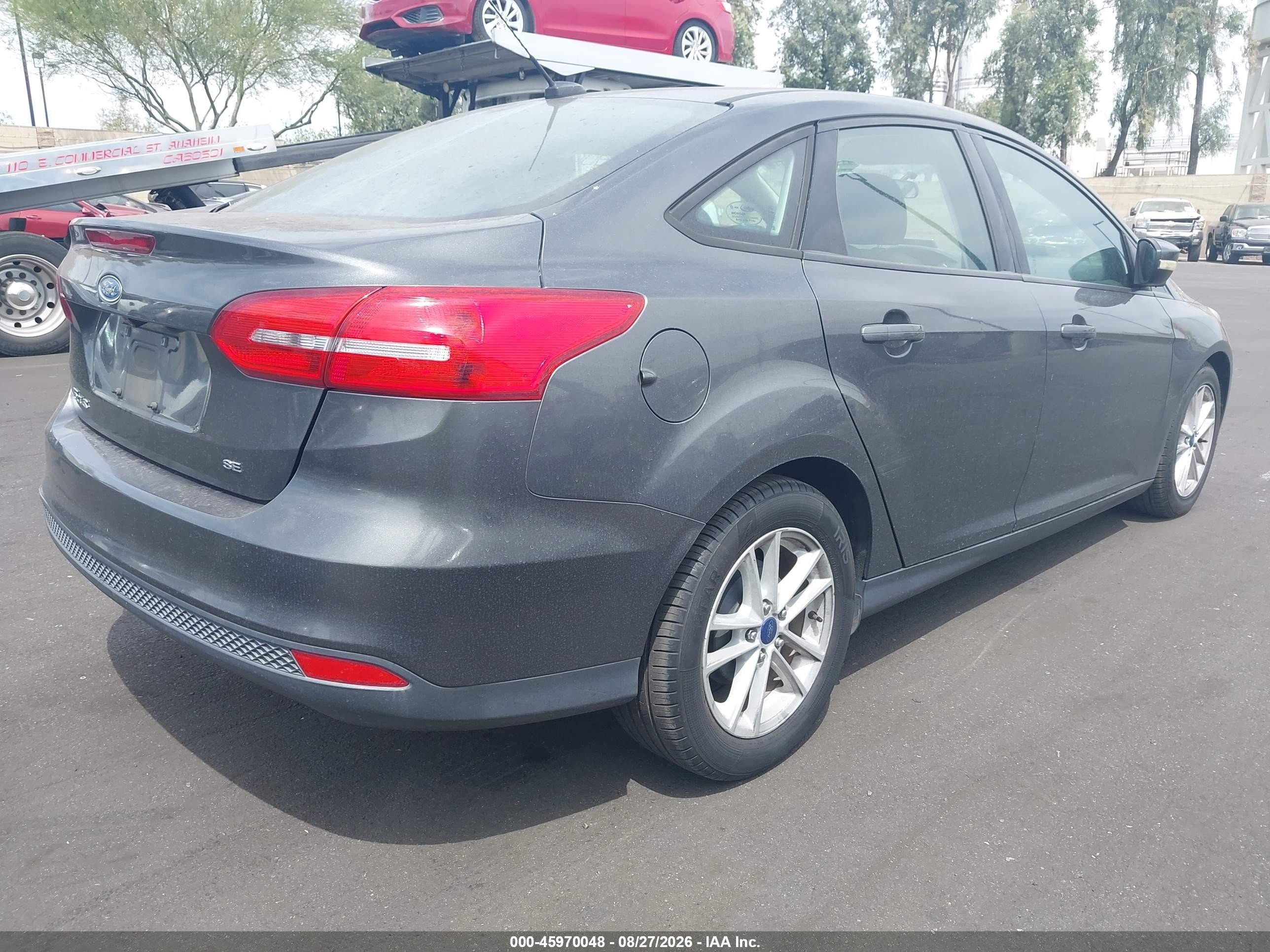 2017 Ford Focus Se Gray vin: 1FADP3F27HL217942