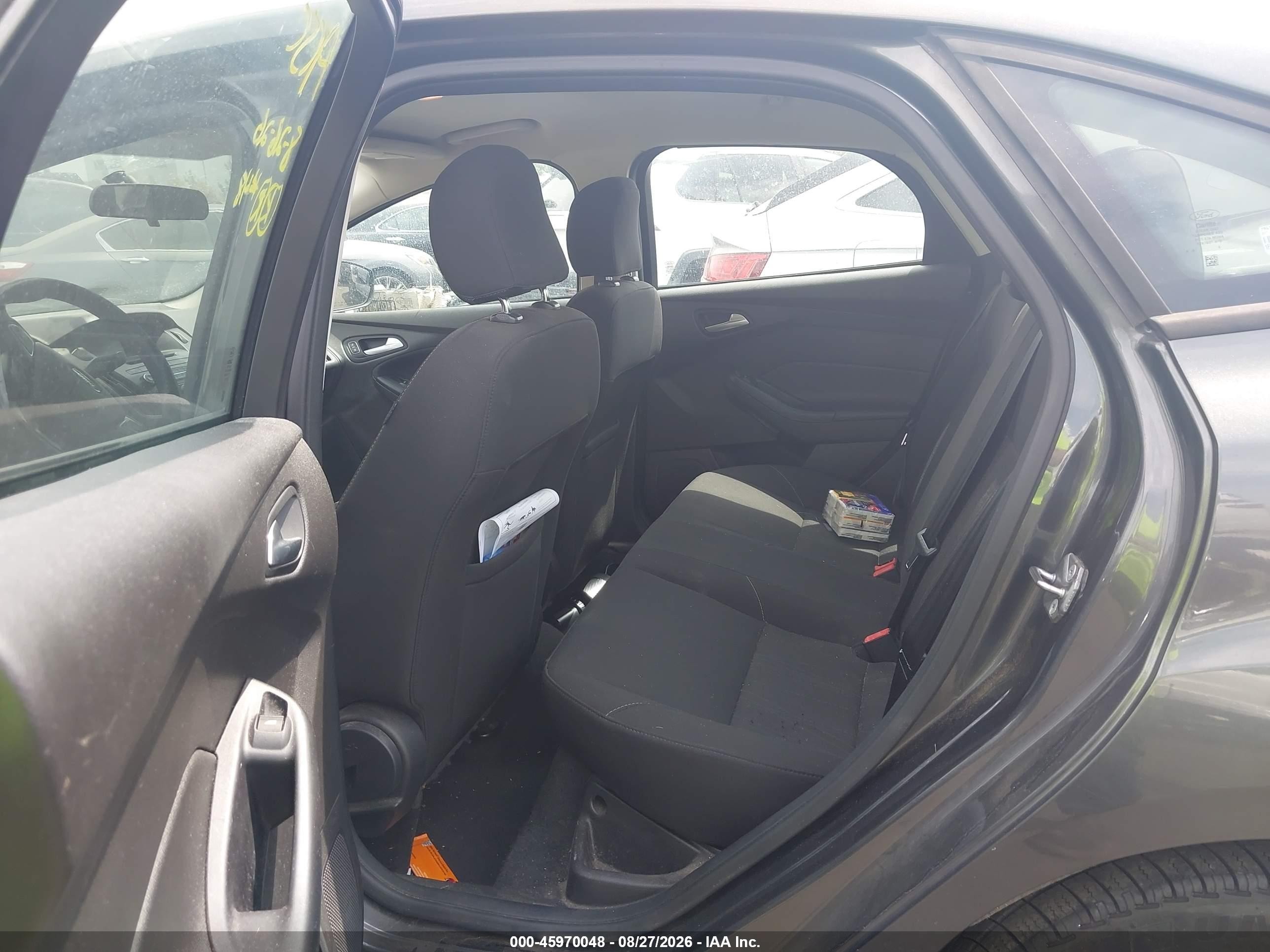 2017 Ford Focus Se Gray vin: 1FADP3F27HL217942