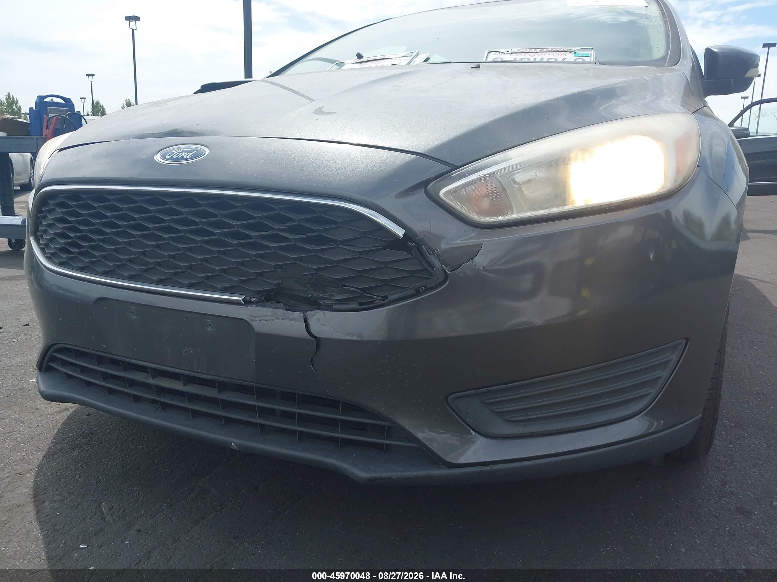 2017 Ford Focus Se Gray vin: 1FADP3F27HL217942