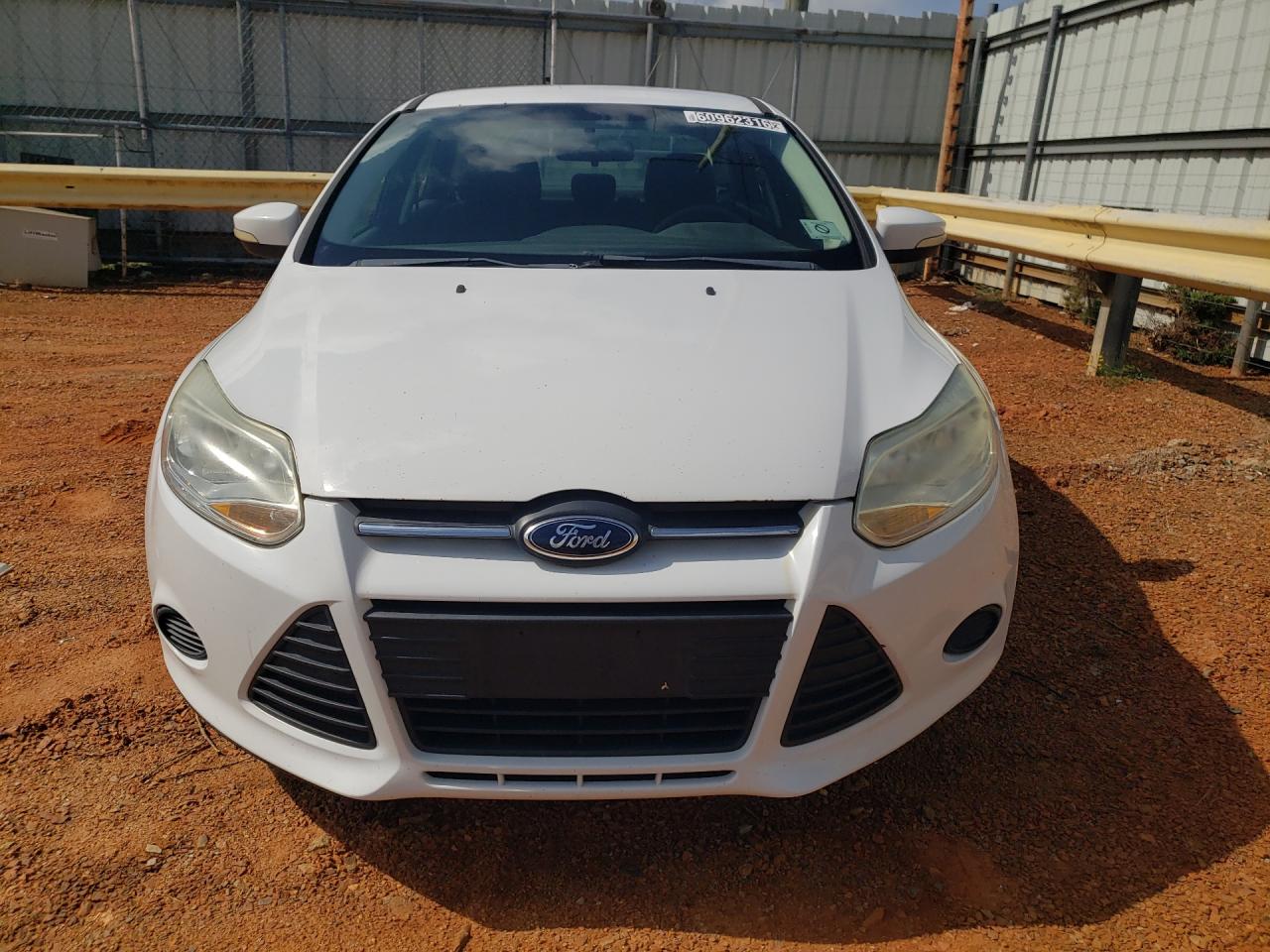 2013 Ford Focus Se White vin: 1FADP3F28DL111803 Damage: Left Head Lamp, Faded, Repair Required