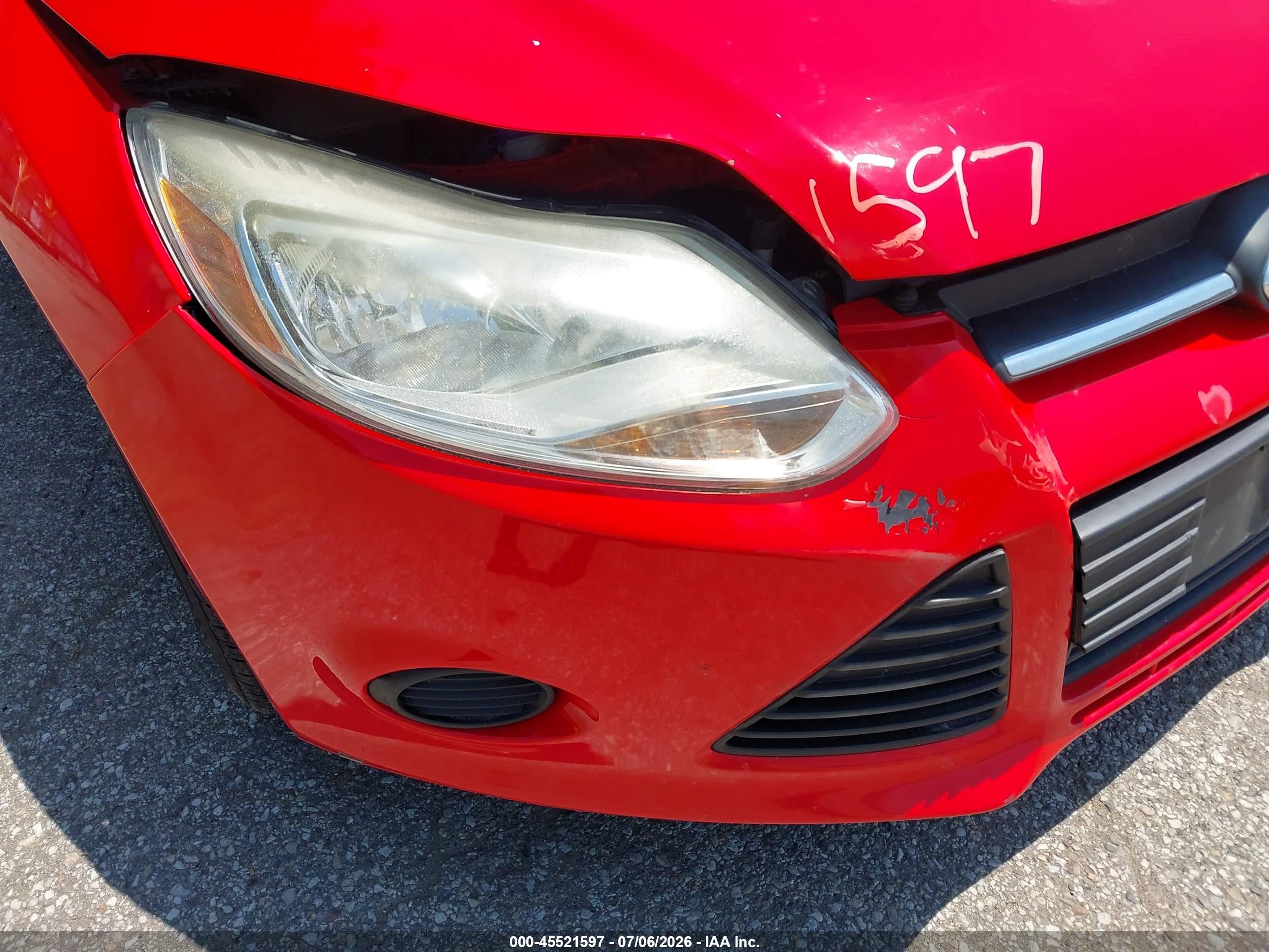 2013 Ford Focus Se Красный vin: 1FADP3F28DL333614