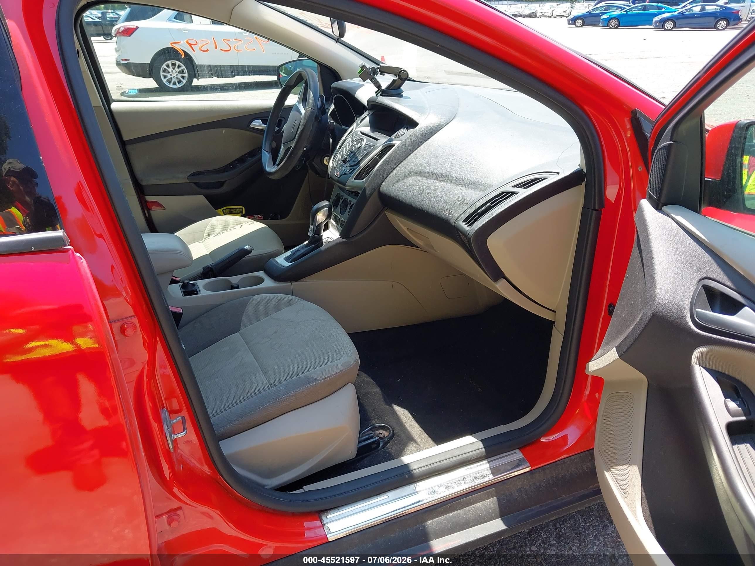 2013 Ford Focus Se Красный vin: 1FADP3F28DL333614