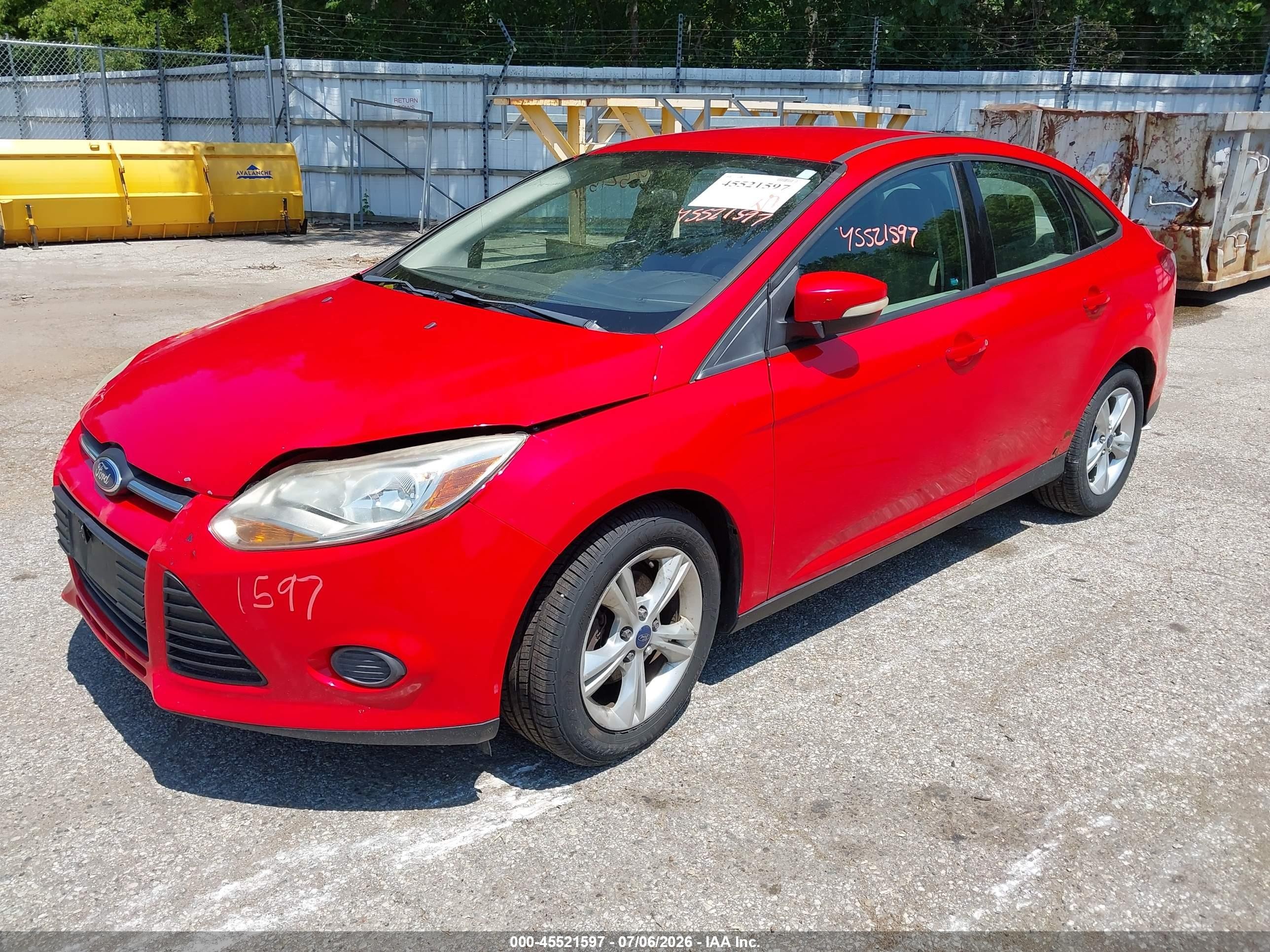 2013 Ford Focus Se Красный vin: 1FADP3F28DL333614