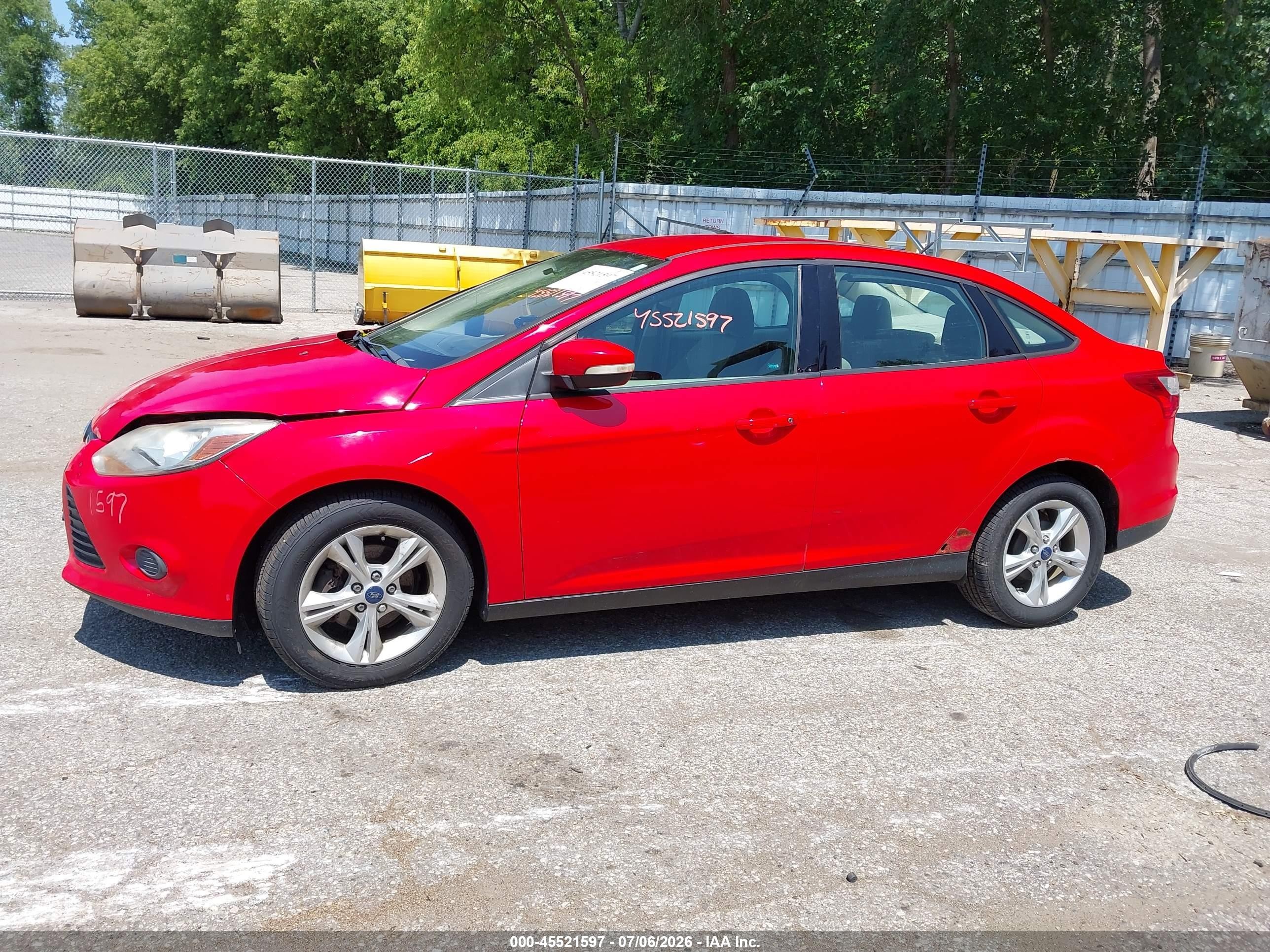 2013 Ford Focus Se Красный vin: 1FADP3F28DL333614