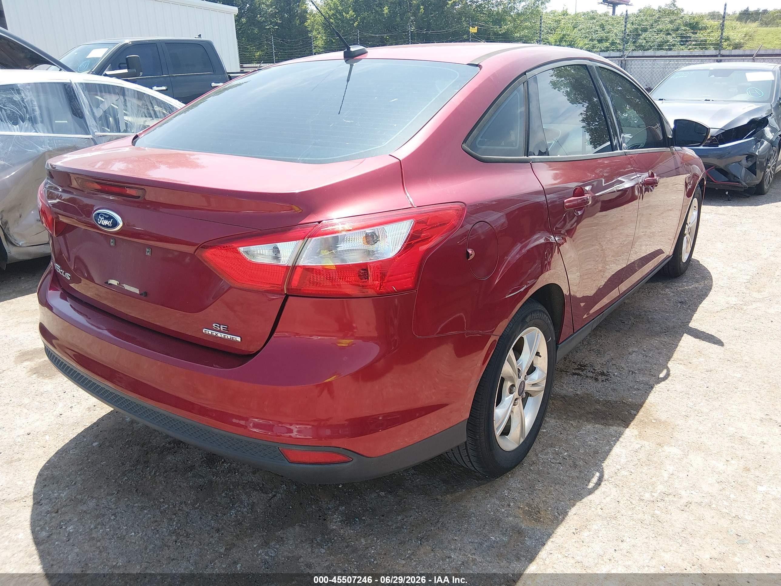 2013 Ford Focus Se Красный vin: 1FADP3F28DL372638