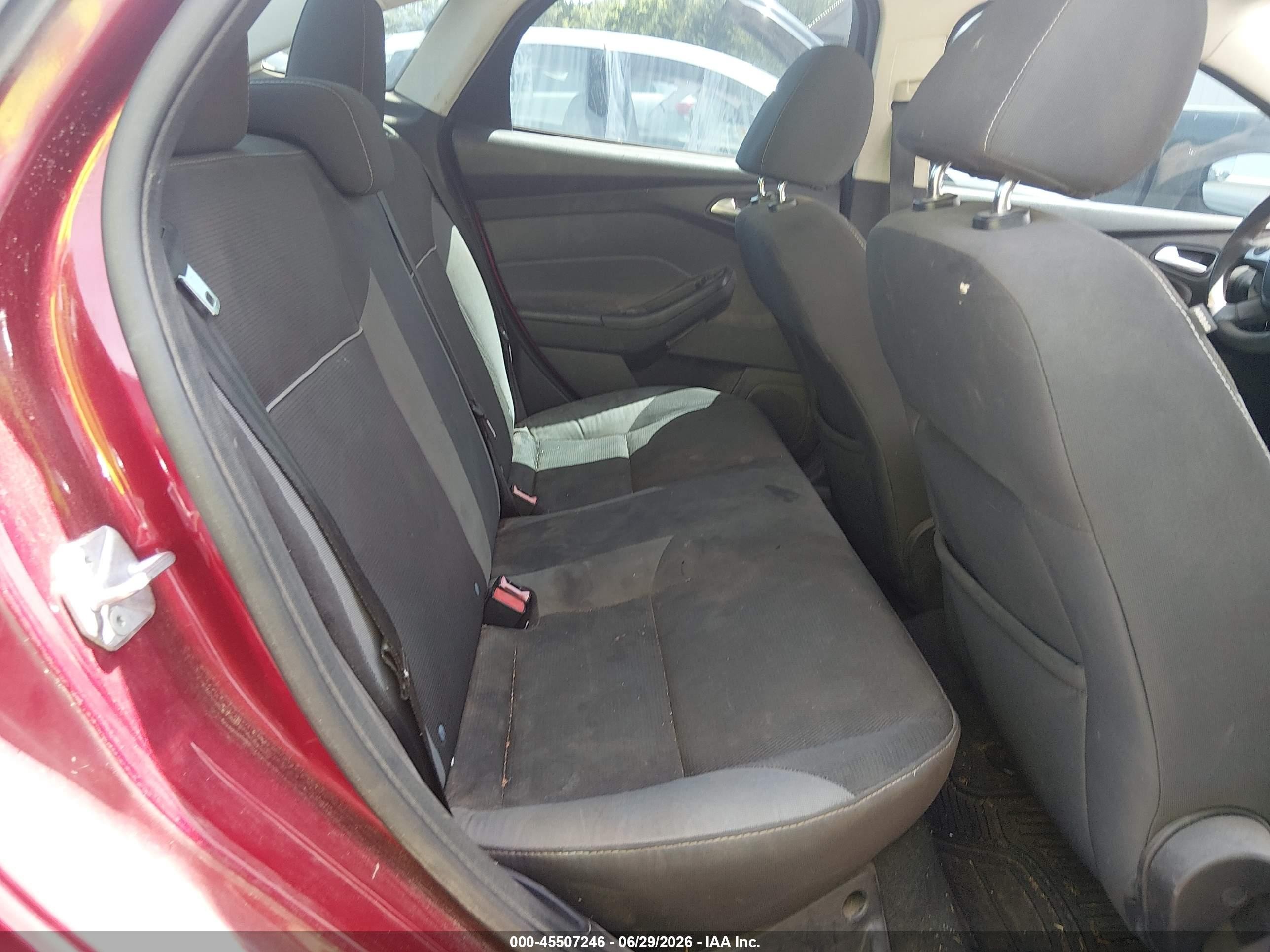 2013 Ford Focus Se Красный vin: 1FADP3F28DL372638
