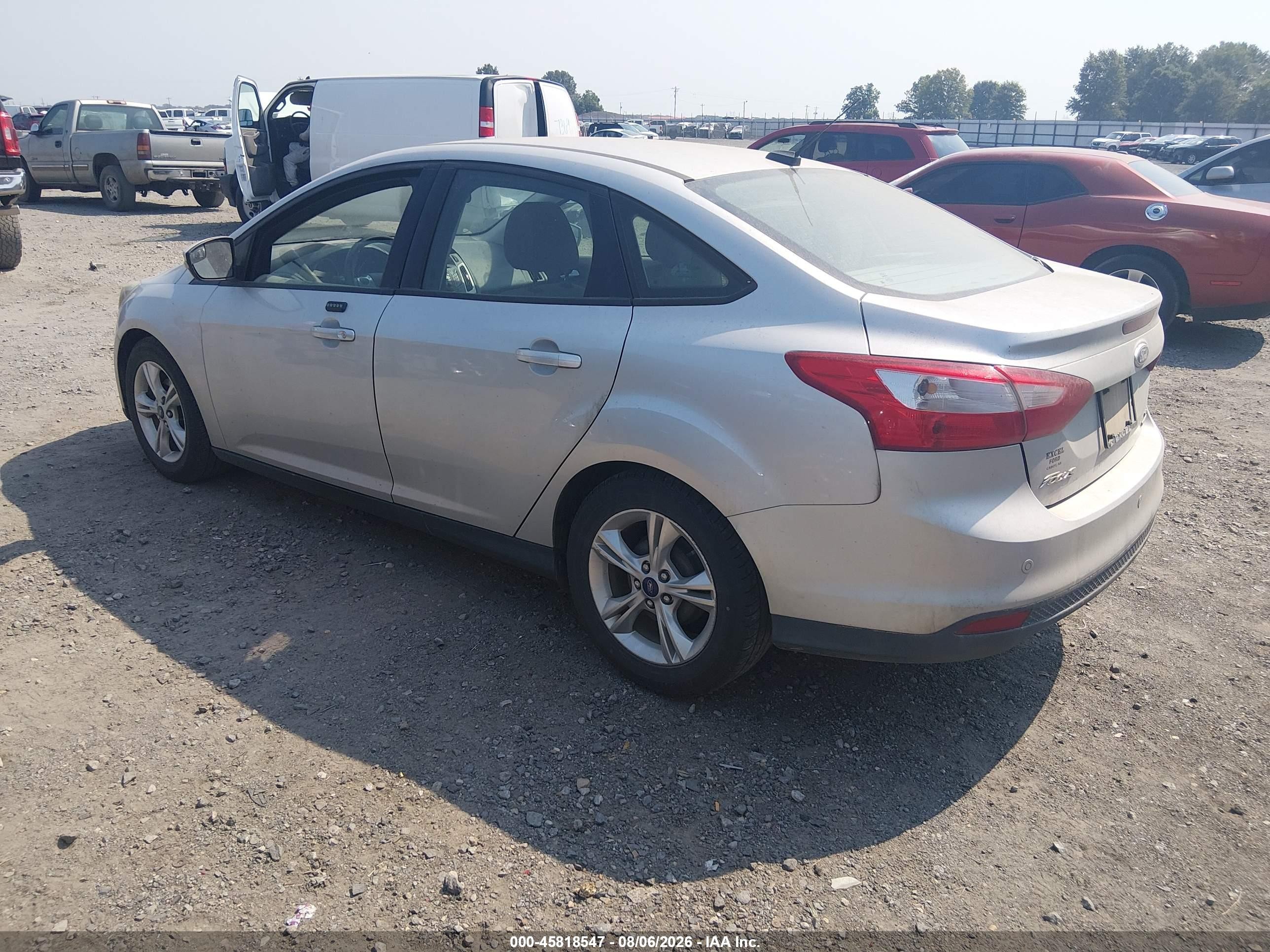 2014 Ford Focus Se Серебряный vin: 1FADP3F28EL147458