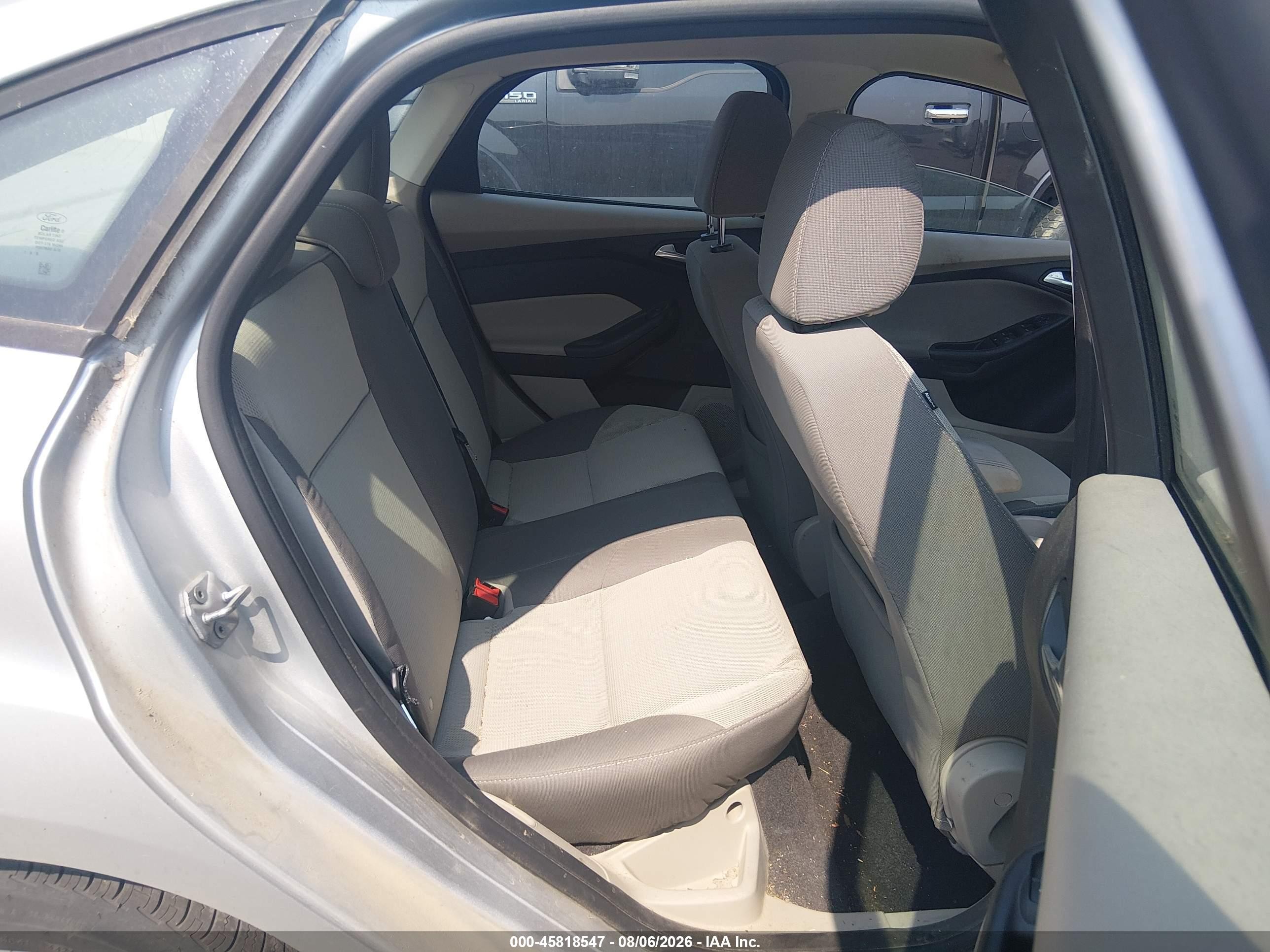 2014 Ford Focus Se Серебряный vin: 1FADP3F28EL147458