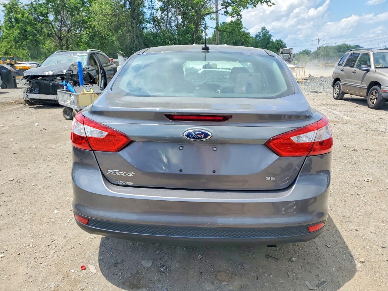 2014 Ford Focus Gray vin: 1FADP3F28EL166169