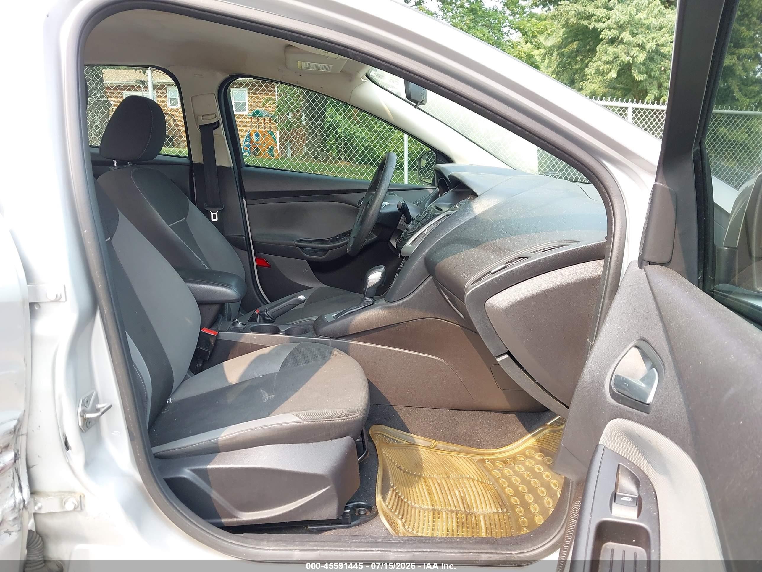 2014 Ford Focus Se Silver vin: 1FADP3F28EL171386