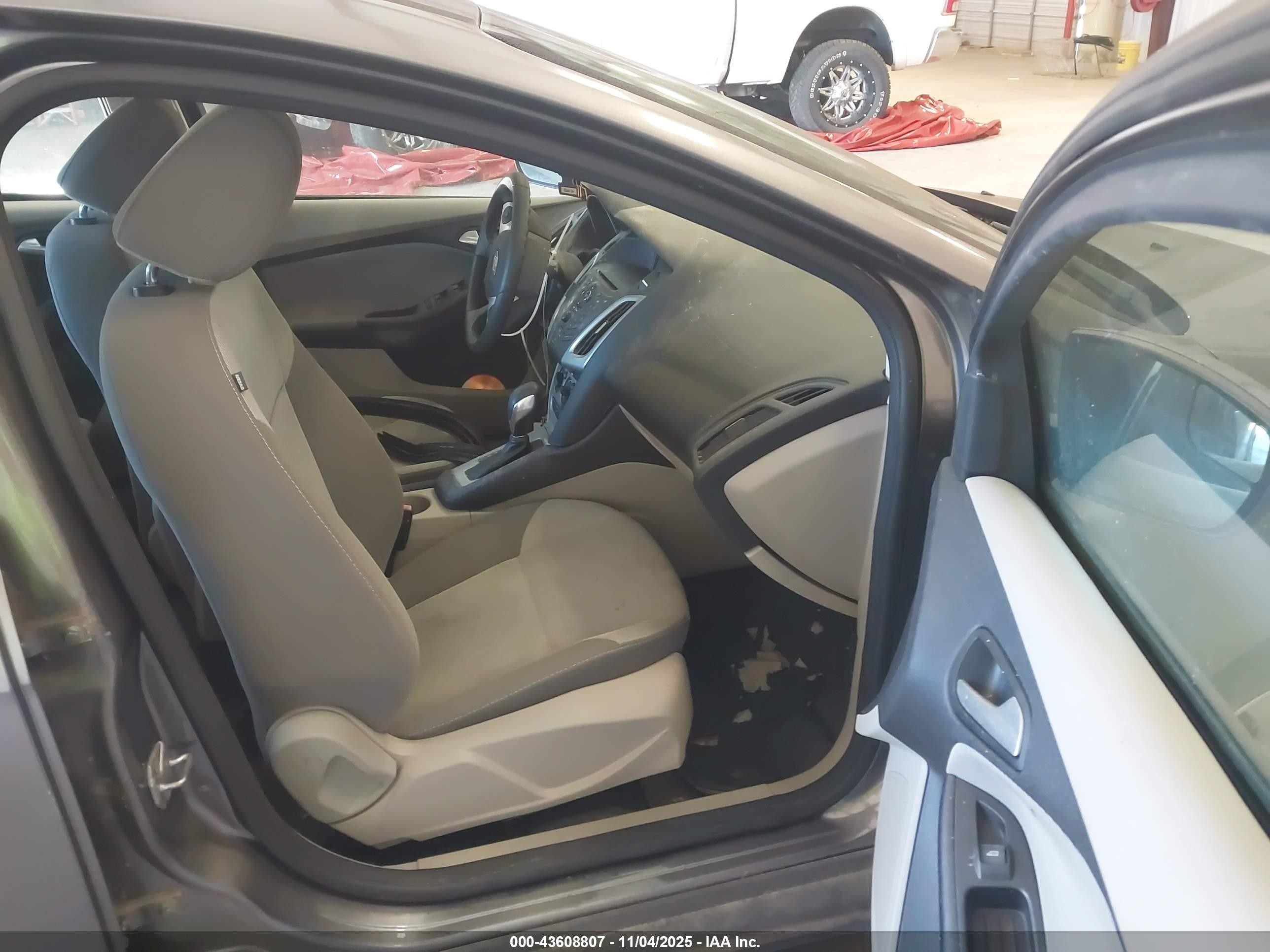 2014 Ford Focus Se Silver vin: 1FADP3F28EL190830