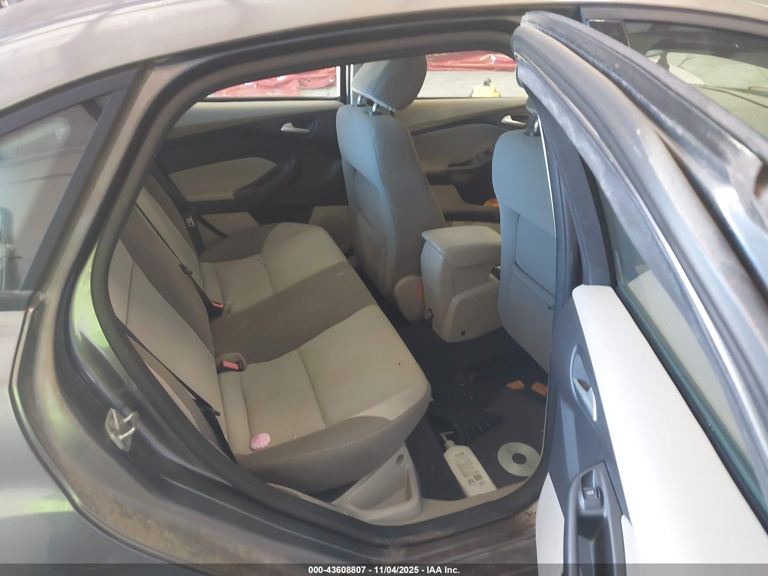 2014 Ford Focus Se Silver vin: 1FADP3F28EL190830