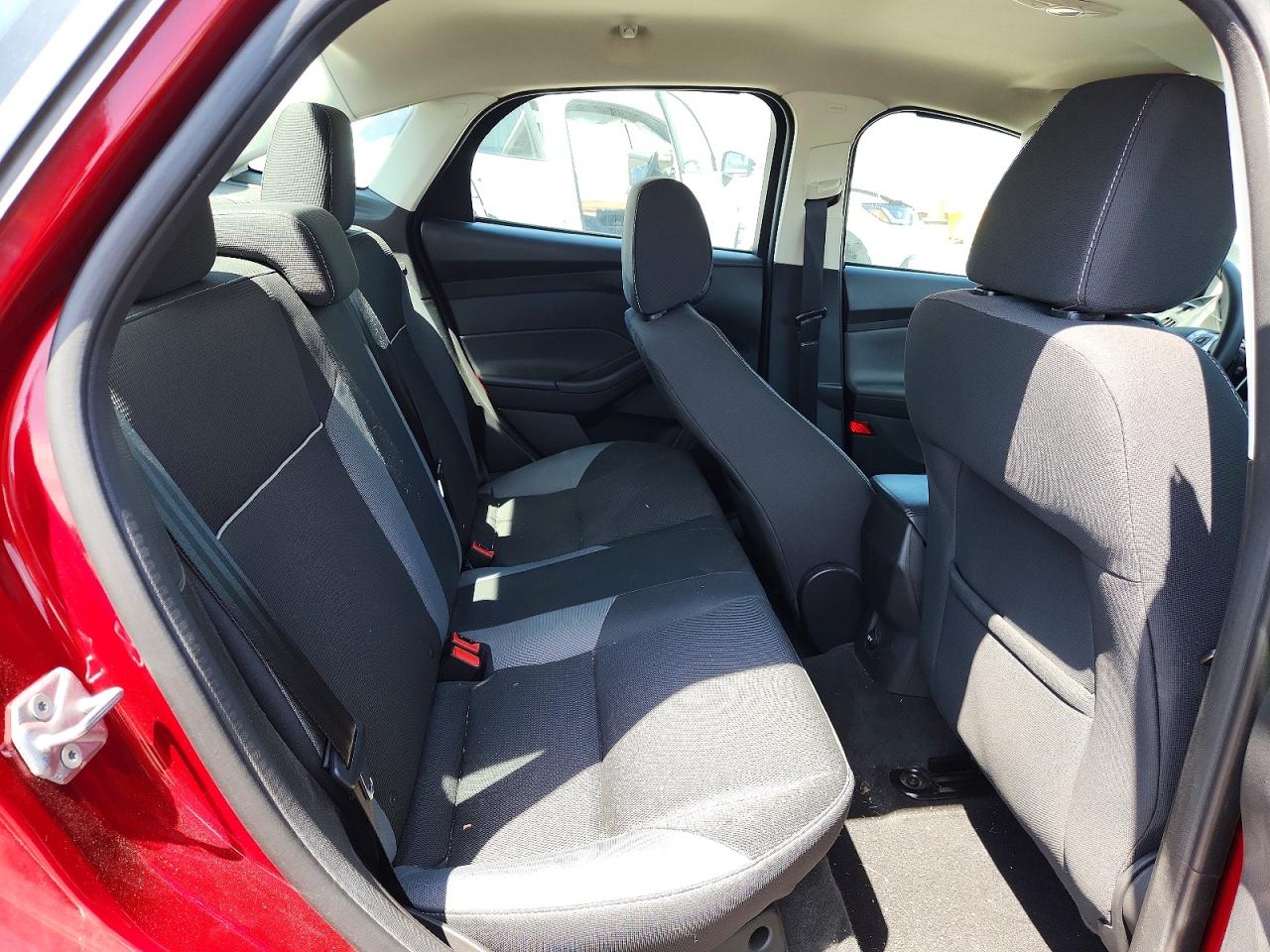 2014 Ford Focus Se Red vin: 1FADP3F28EL192397