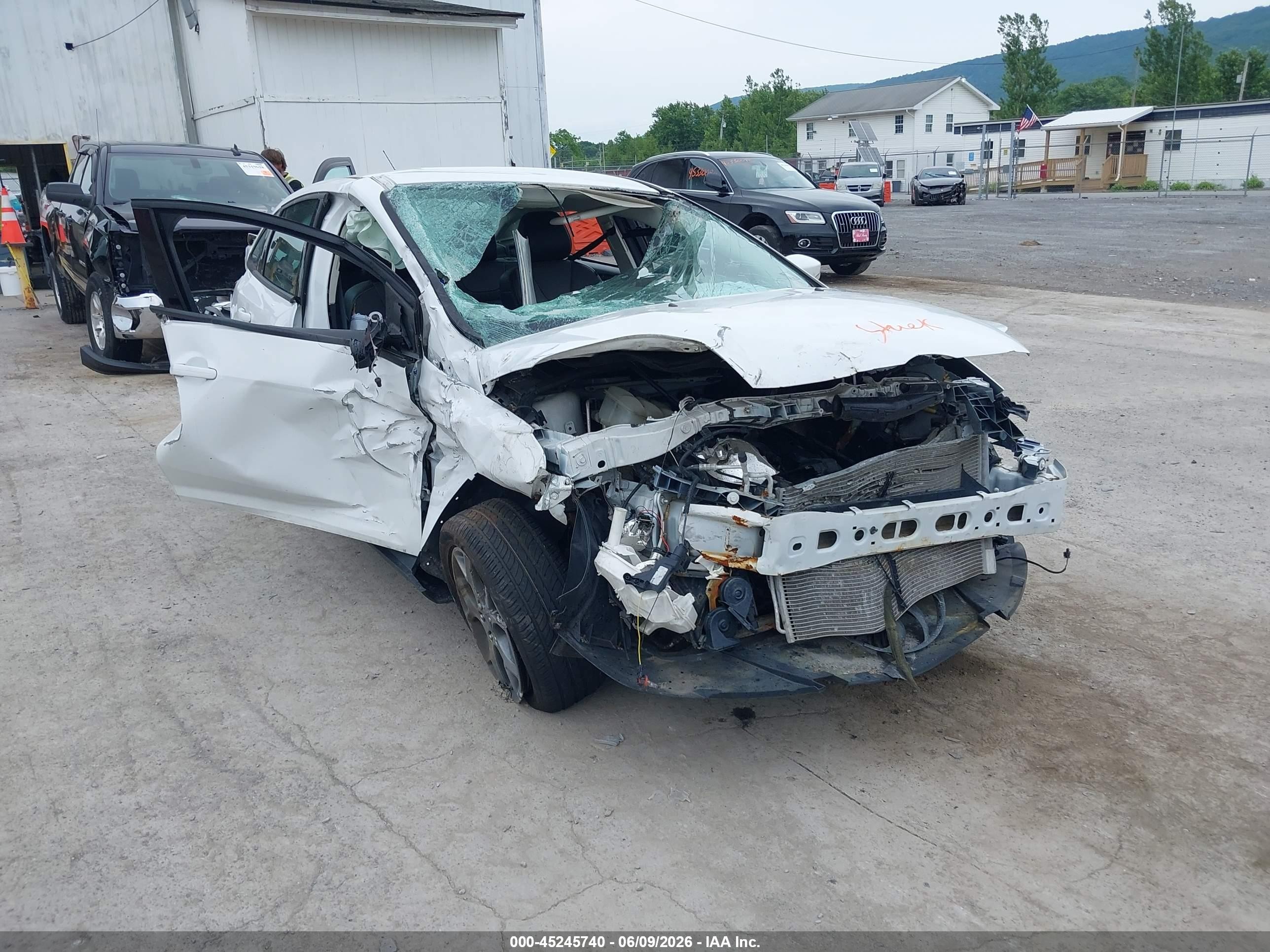 2014 Ford Focus Se White vin: 1FADP3F28EL207013