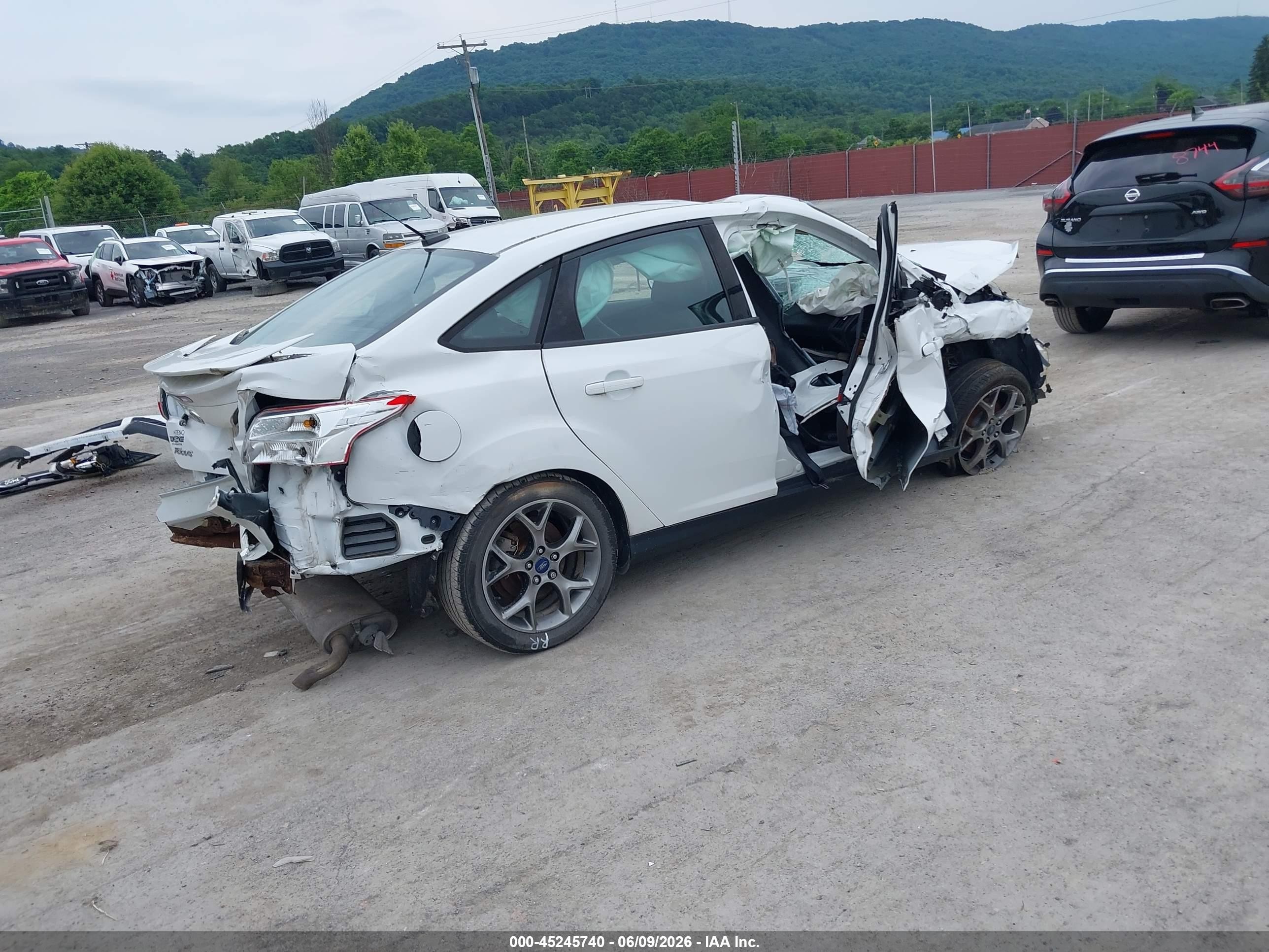 2014 Ford Focus Se White vin: 1FADP3F28EL207013