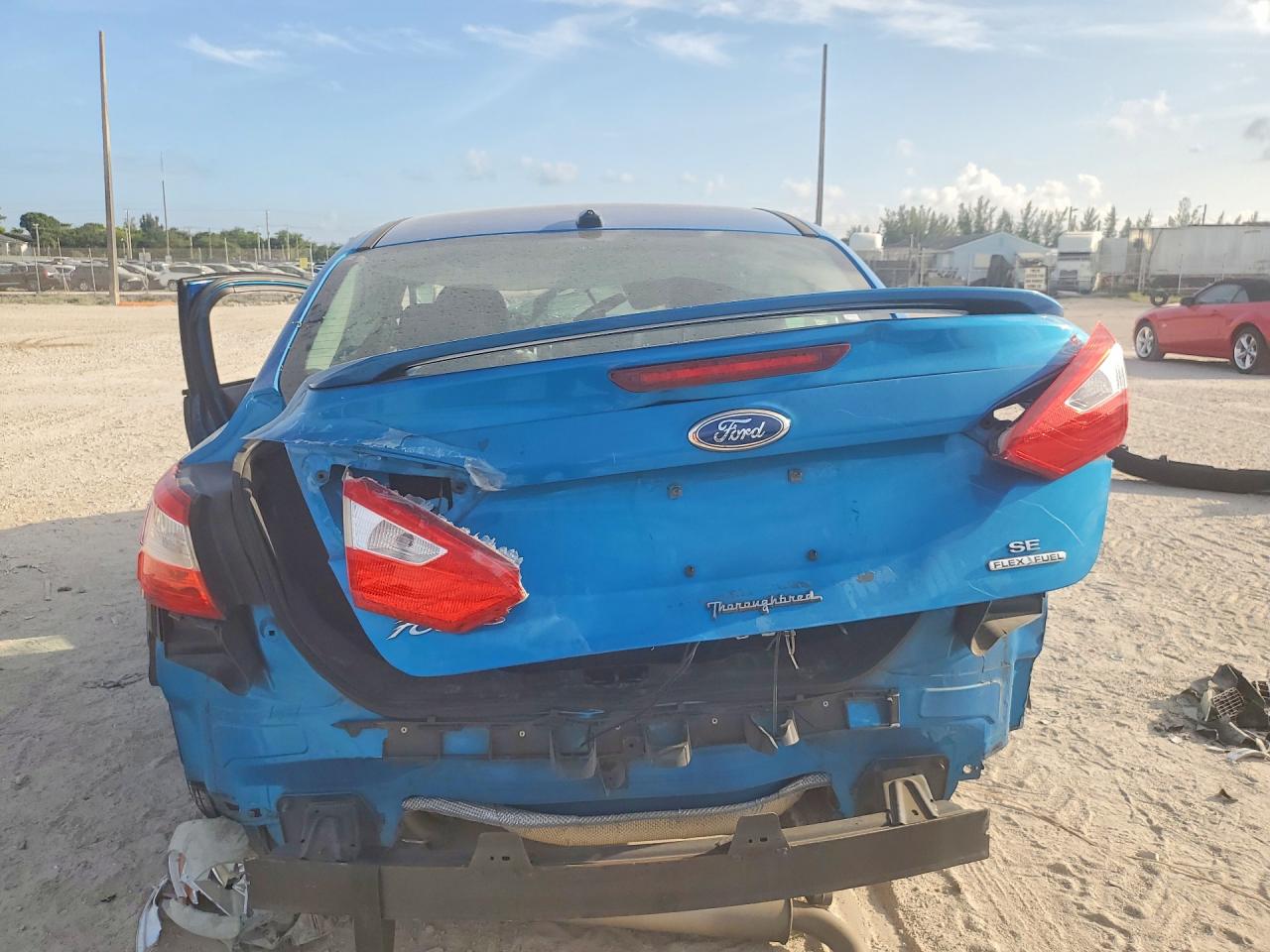 2014 Ford Focus Se Blue vin: 1FADP3F28EL229609