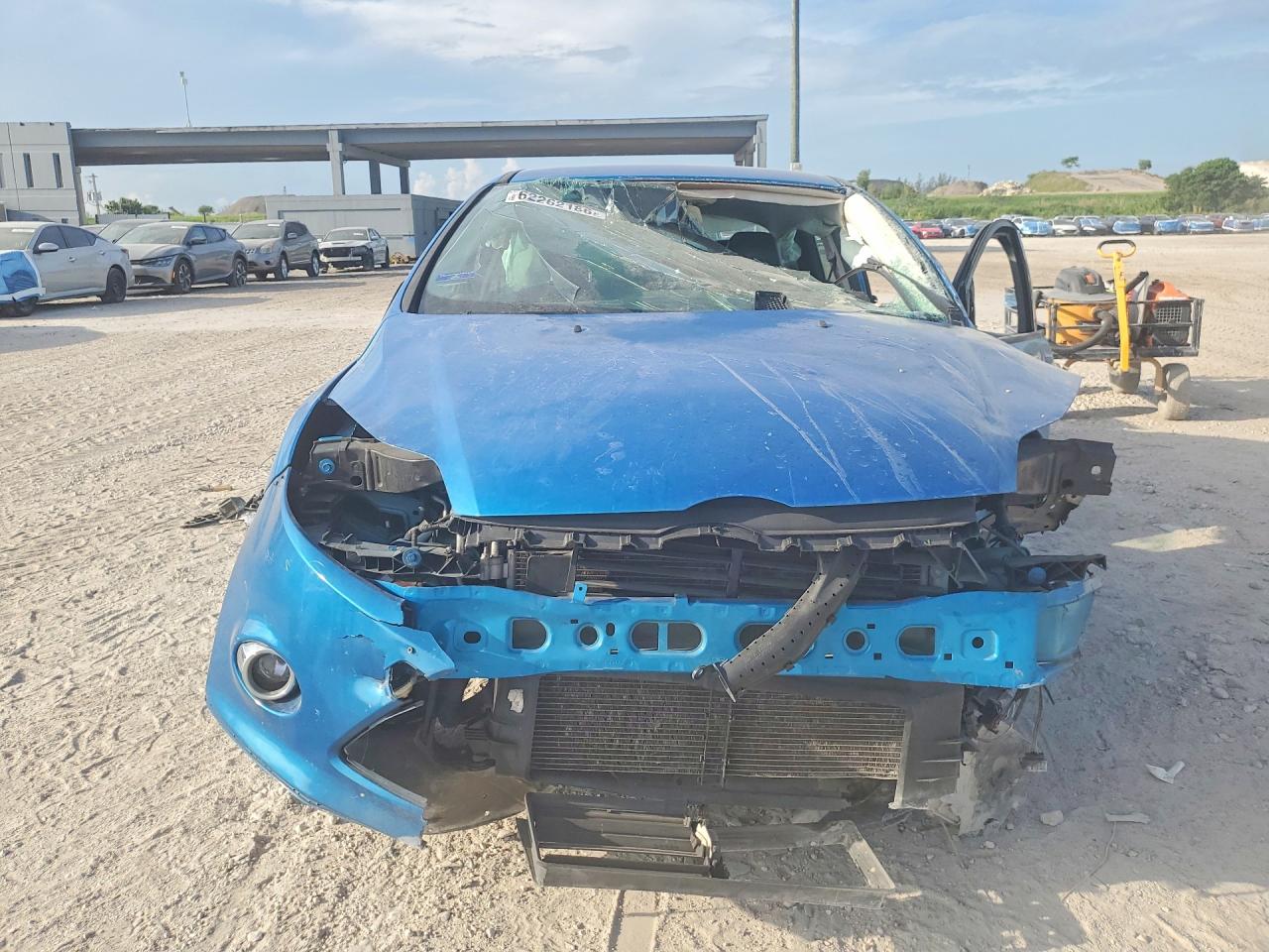 2014 Ford Focus Se Blue vin: 1FADP3F28EL229609