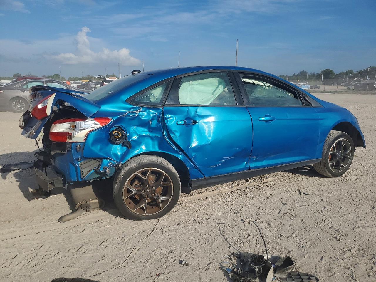 2014 Ford Focus Se Blue vin: 1FADP3F28EL229609